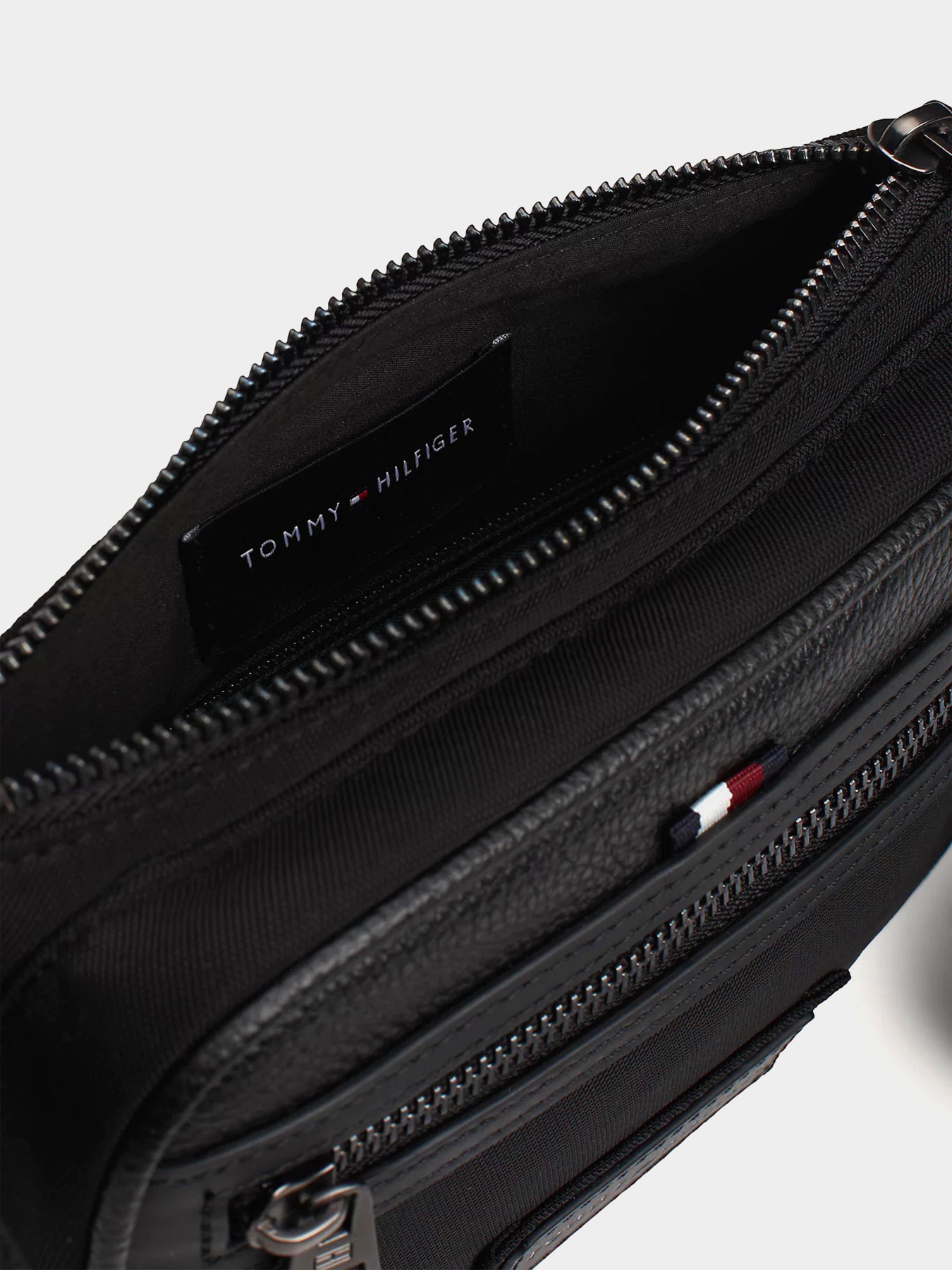 Поясна сумка Tommy Hilfiger модель AM0AM12700-BDS Фото