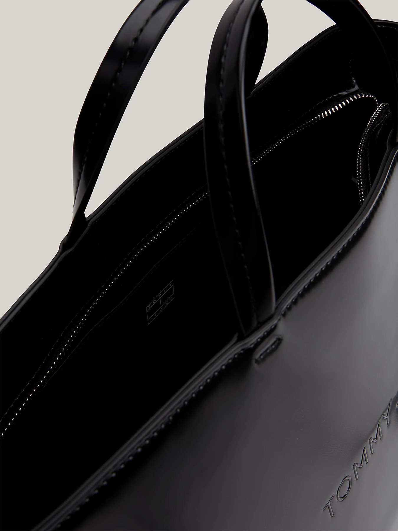 Сумка Tommy Hilfiger модель AW0AW16268-BDS Фото