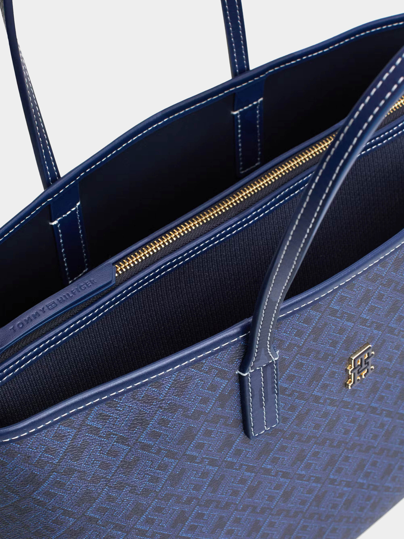 Шопер Tommy Hilfiger модель AW0AW16441-DW6 Шопер Tommy Hilfiger модель AW0AW16441-DW6 Фото