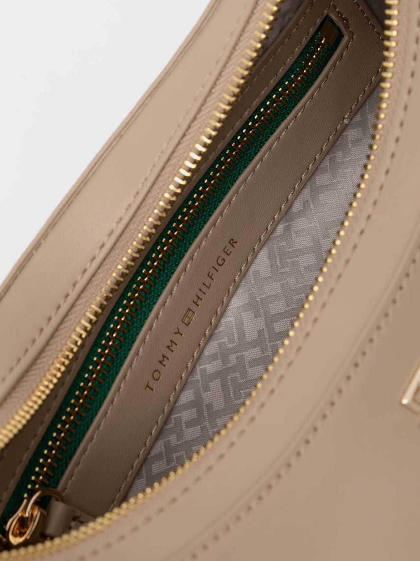 Хобо Tommy Hilfiger модель AW0AW16463-AEG Фото