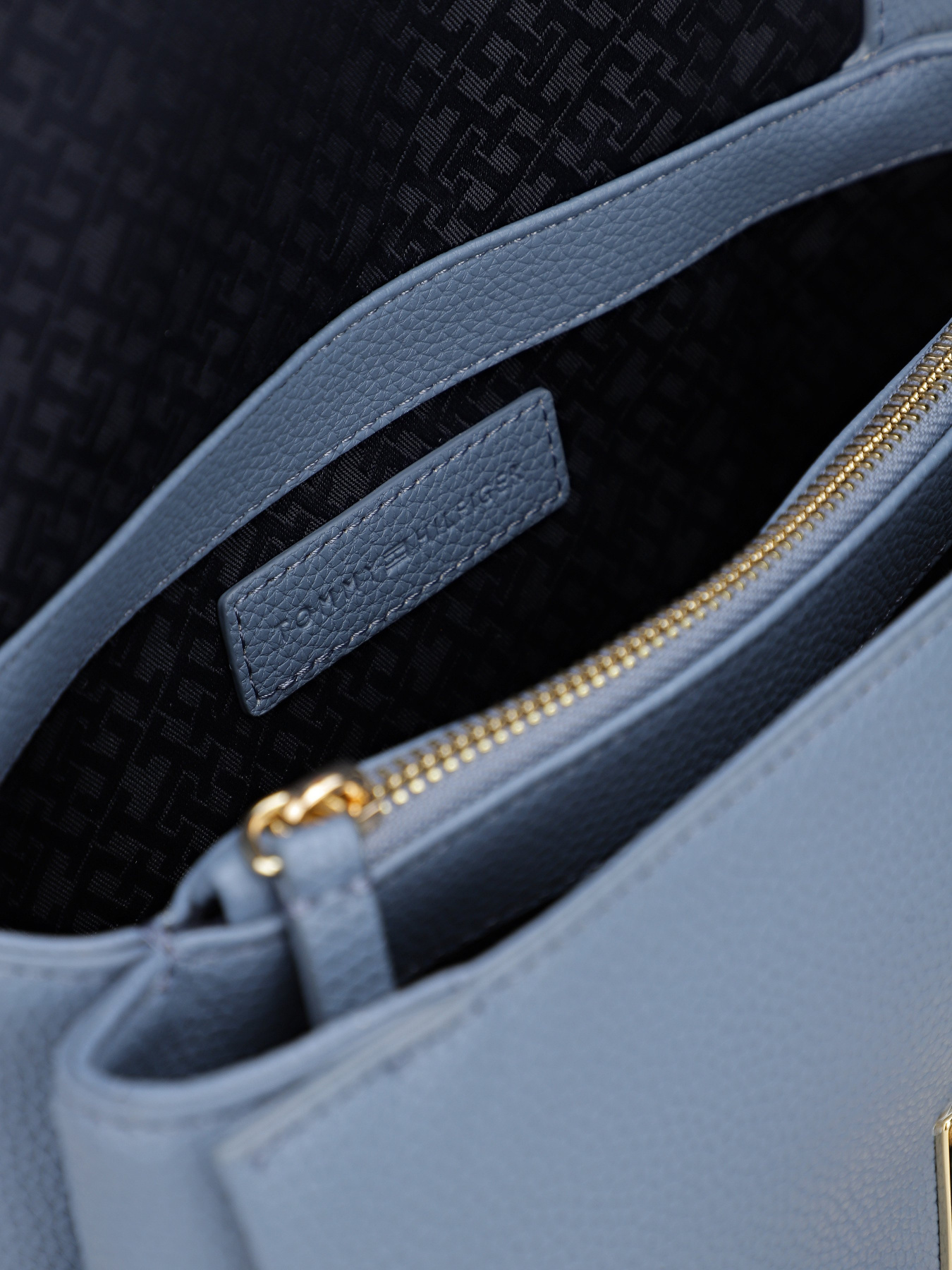 Кросс-боди Tommy Hilfiger модель AW0AW16481-C0Z Фото