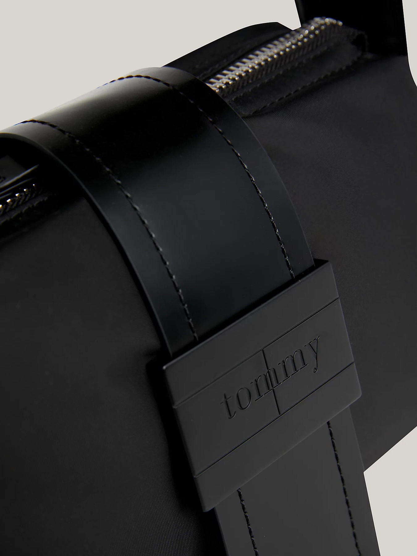 Крос-боді Tommy Hilfiger модель AW0AW16515-BDS Фото