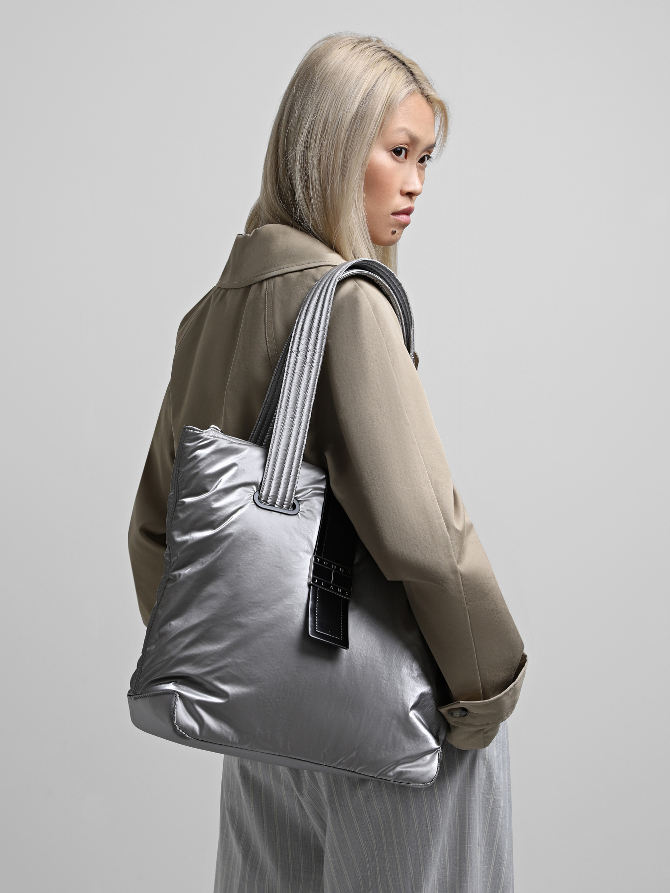 Шопер Tommy Hilfiger модель AW0AW16803-0IM Фото