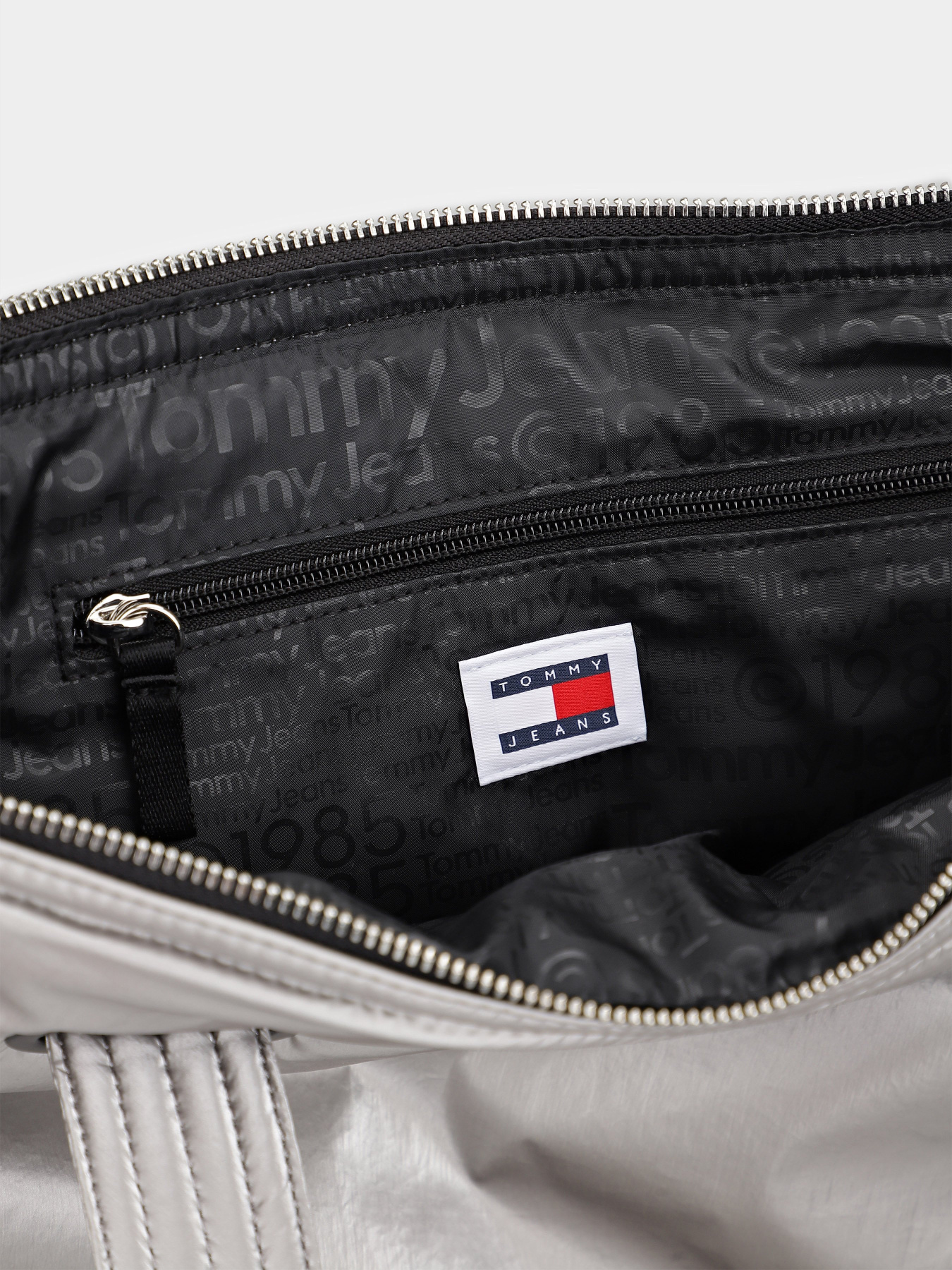 Шопер Tommy Hilfiger модель AW0AW16803-0IM Шопер Tommy Hilfiger модель AW0AW16803-0IM Фото