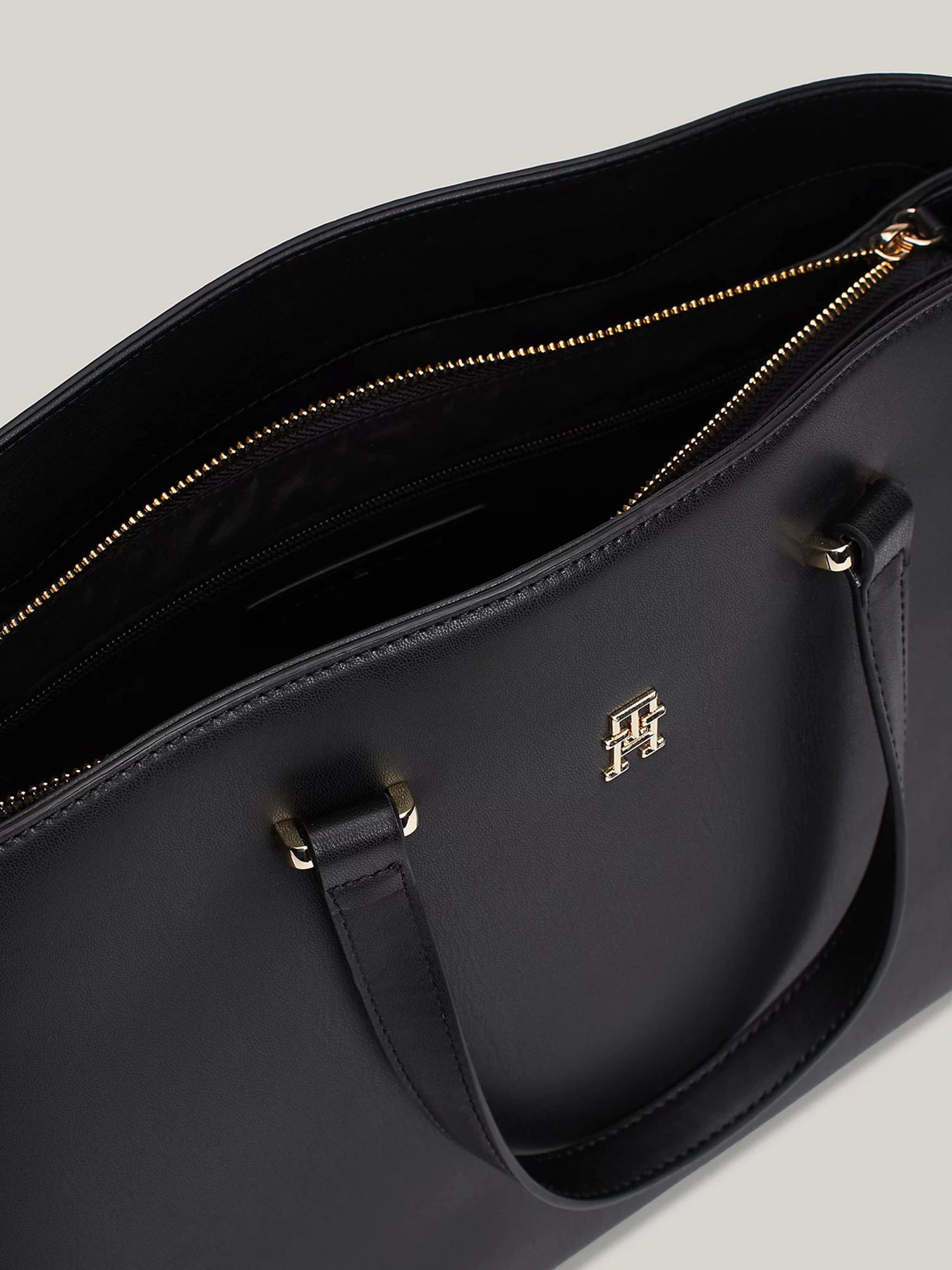 Сумка Tommy Hilfiger модель AW0AW17067-BDS Фото