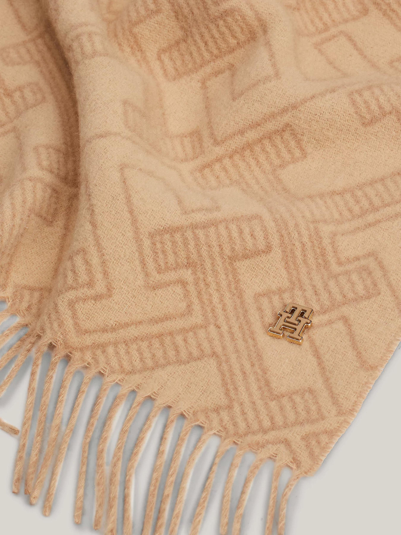 Шарфы и платки Tommy Hilfiger модель AW0AW16650-AEH Фото