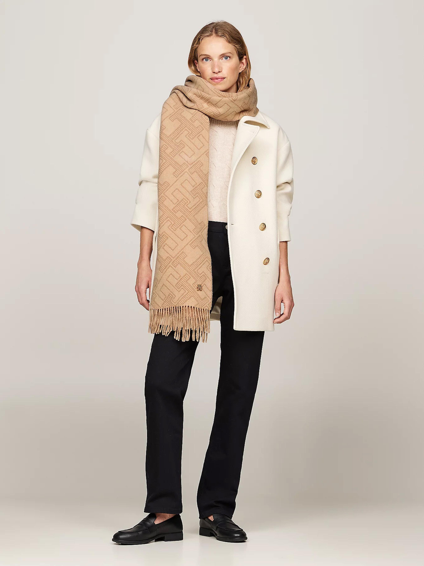 Шарфы и платки Tommy Hilfiger модель AW0AW16650-AEH Фото