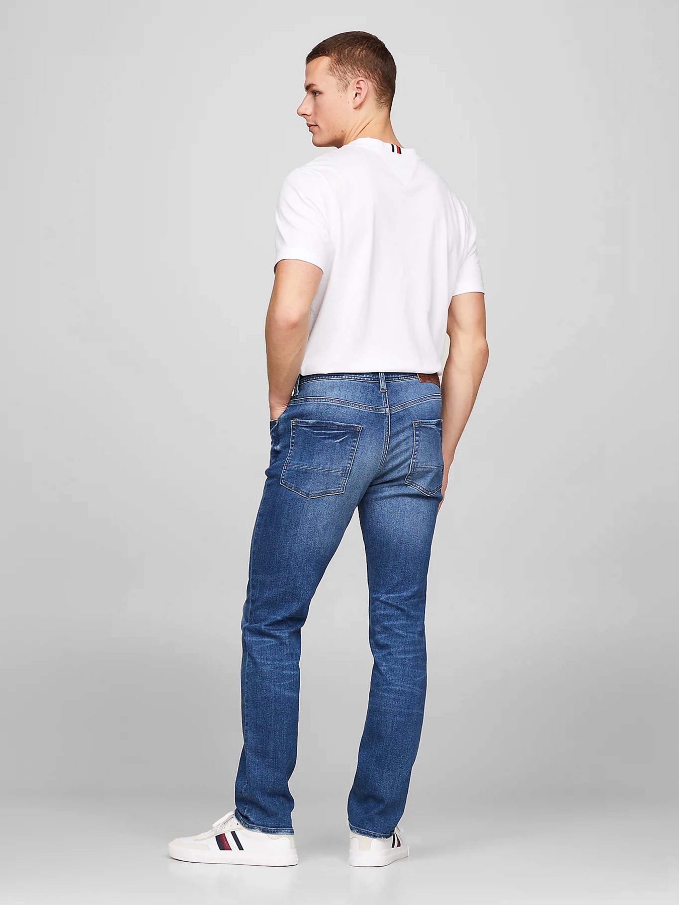 Завужені джинси Tommy Hilfiger модель MW0MW34698-1CX Фото