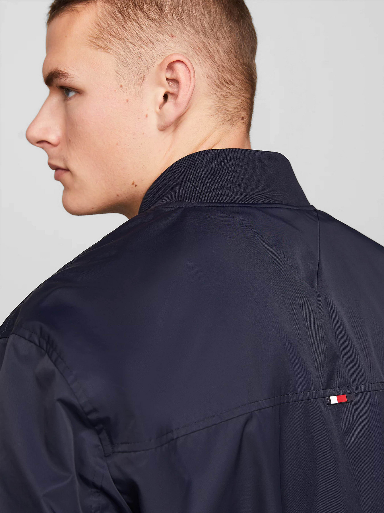 Бомбер Tommy Hilfiger модель MW0MW34451-DW5 Фото