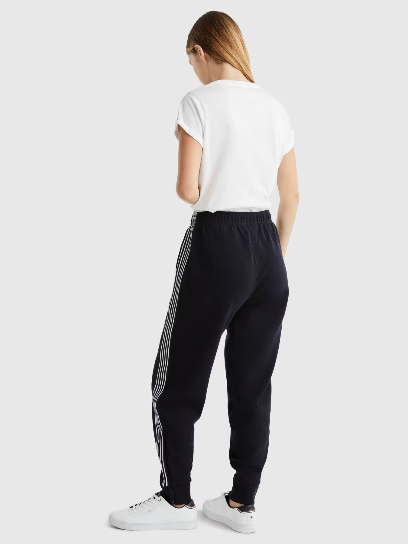 Спортивні штани Tommy Hilfiger модель WW0WW42061-DW5 Спортивні штани Tommy Hilfiger модель WW0WW42061-DW5 Фото