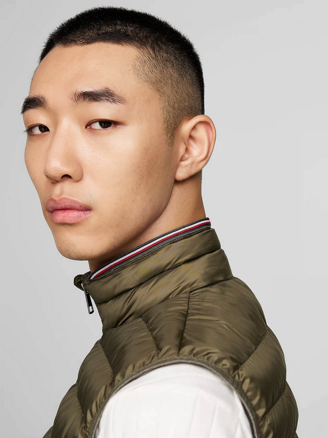 Жилет з утеплювачем Tommy Hilfiger модель MW0MW18762-RBN Фото