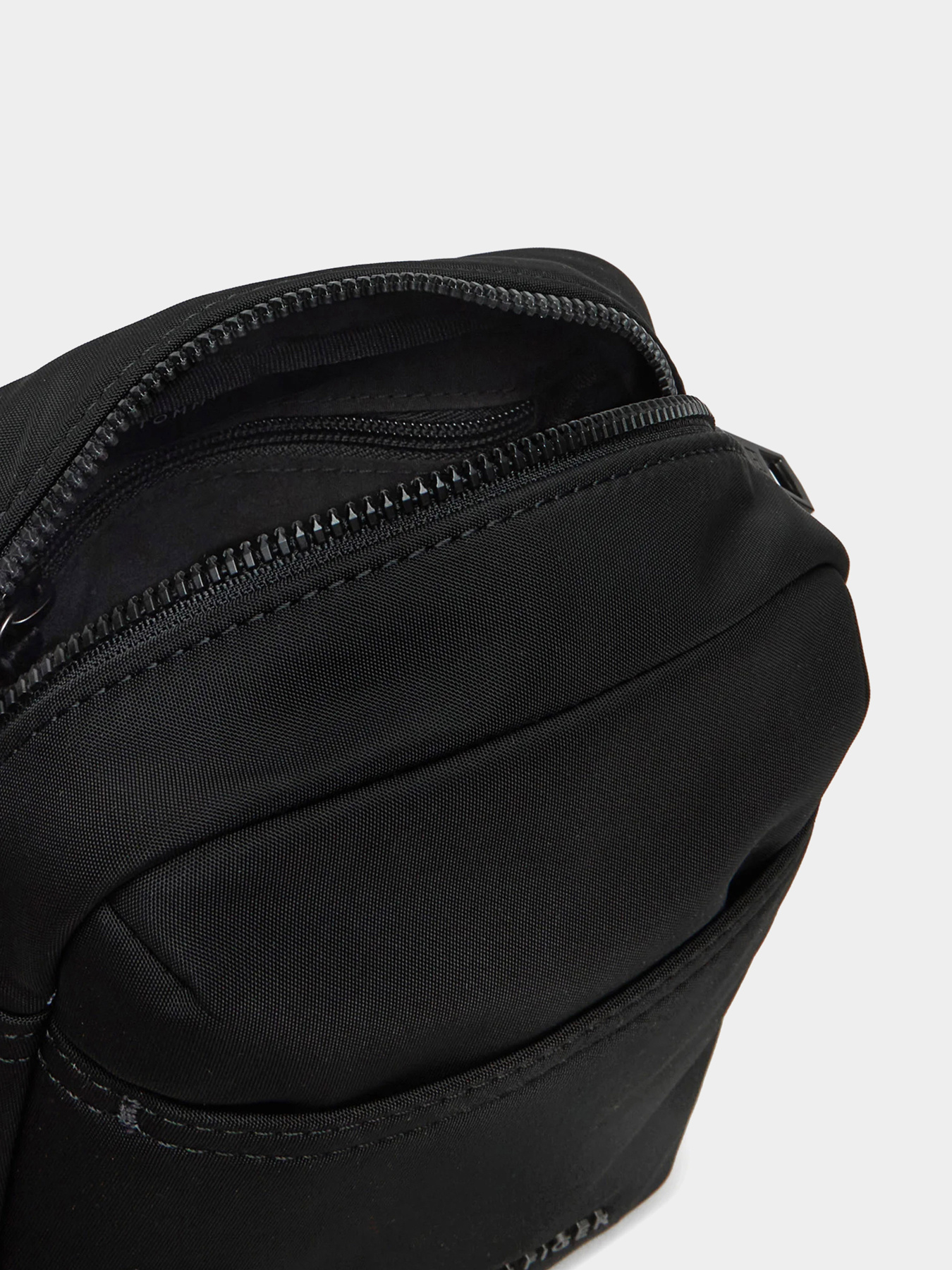 Мессенджер Tommy Hilfiger модель AM0AM13111-BDS Фото