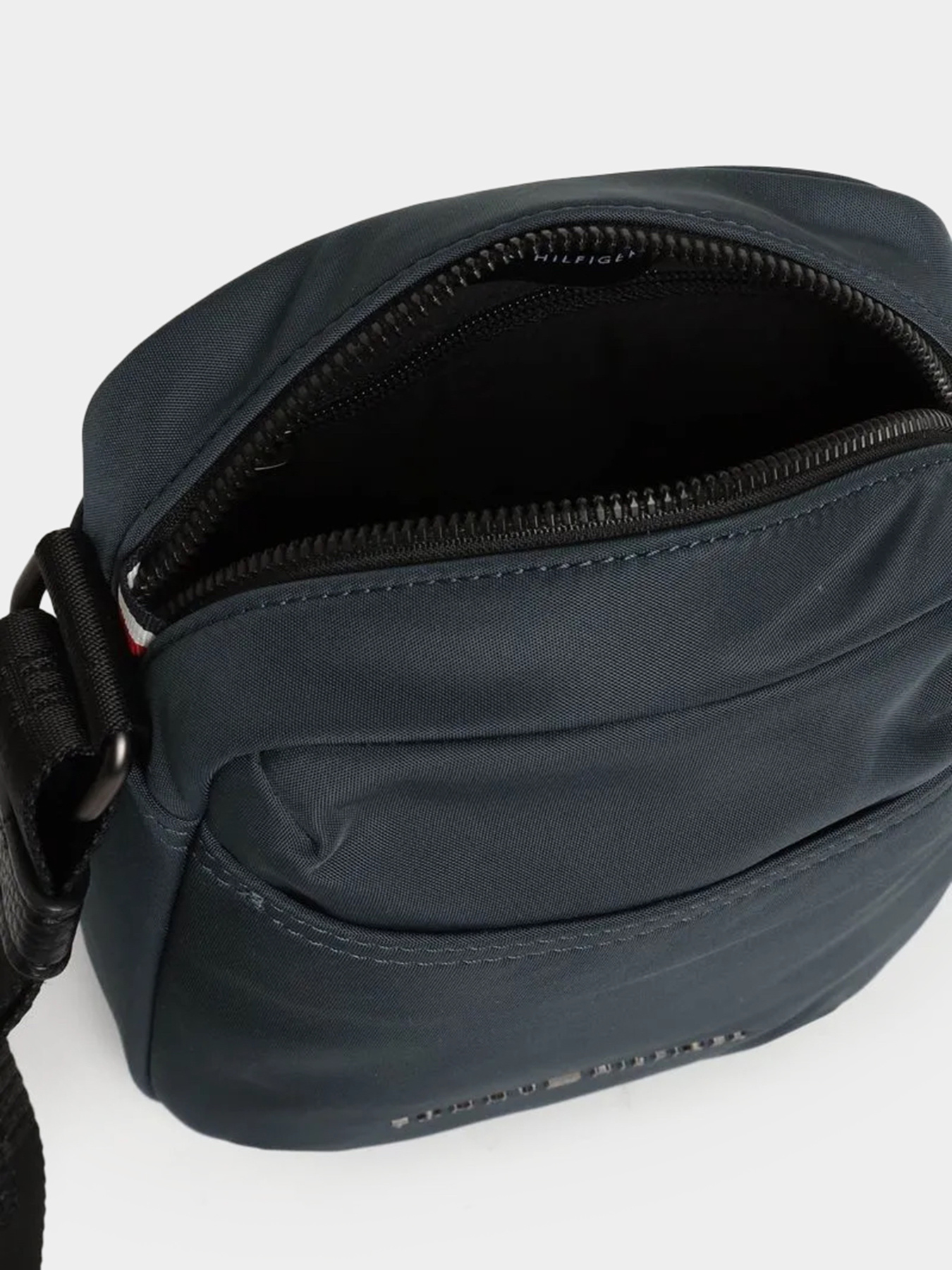 Мессенджер Tommy Hilfiger модель AM0AM13111-POM Фото