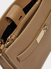 Сумка Tommy Hilfiger модель AW0AW16896-RBC Сумка Tommy Hilfiger модель AW0AW16896-RBC Фото