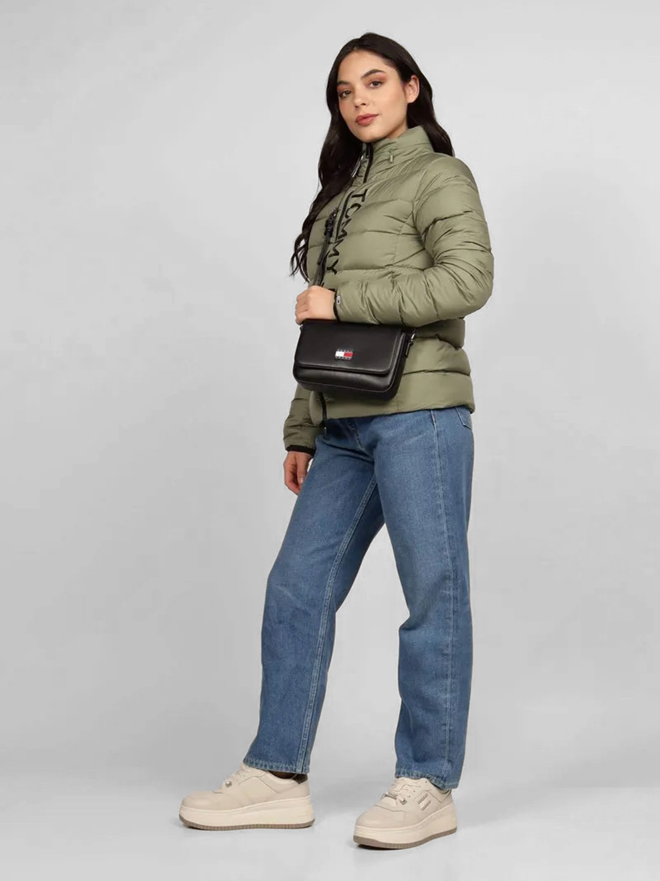 Крос-боді Tommy Hilfiger модель AW0AW16968-BDS Крос-боді Tommy Hilfiger модель AW0AW16968-BDS Фото