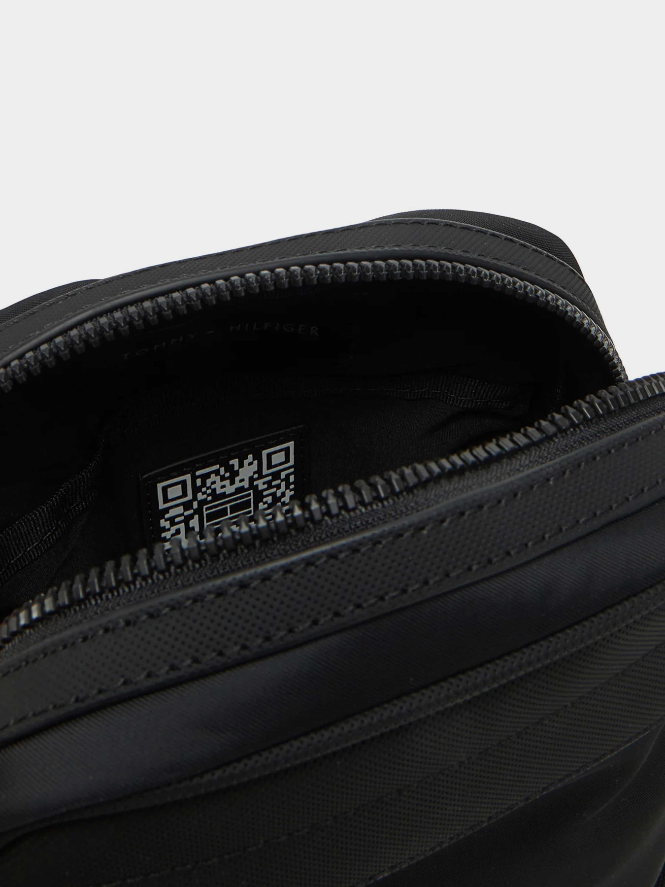 Мессенджер Tommy Hilfiger модель AM0AM13185-BDS Фото