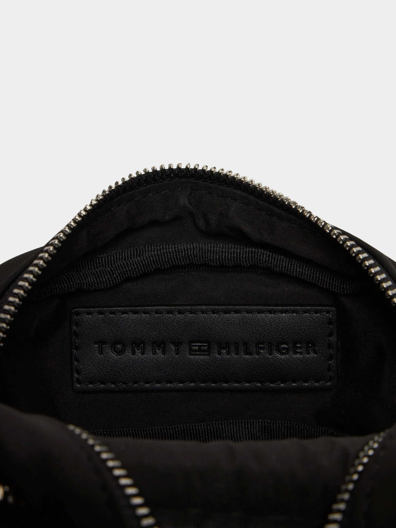 Мессенджер Tommy Hilfiger модель AM0AM13190-BDS Фото