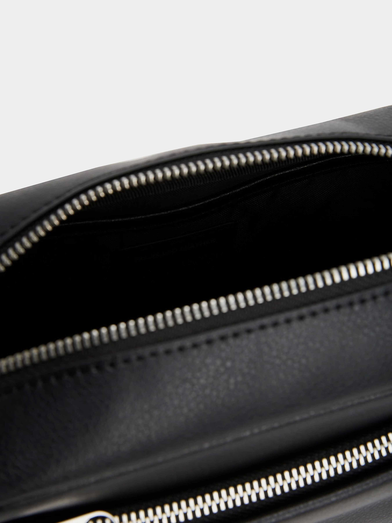 TJM HERITAGE LEATHER WASHBAG Tommy Hilfiger модель AM0AM12963-BDS Фото