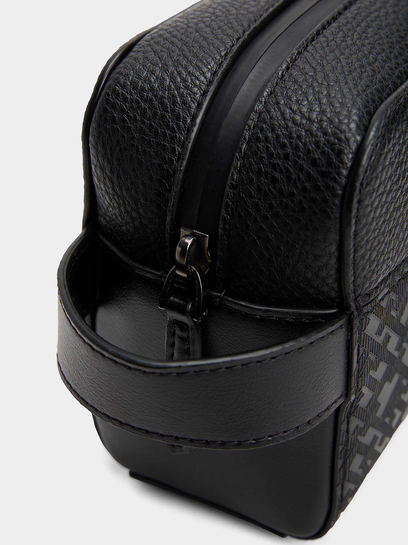 TH MONOGRAM WASHBAG Tommy Hilfiger модель AM0AM13255-BDS Фото