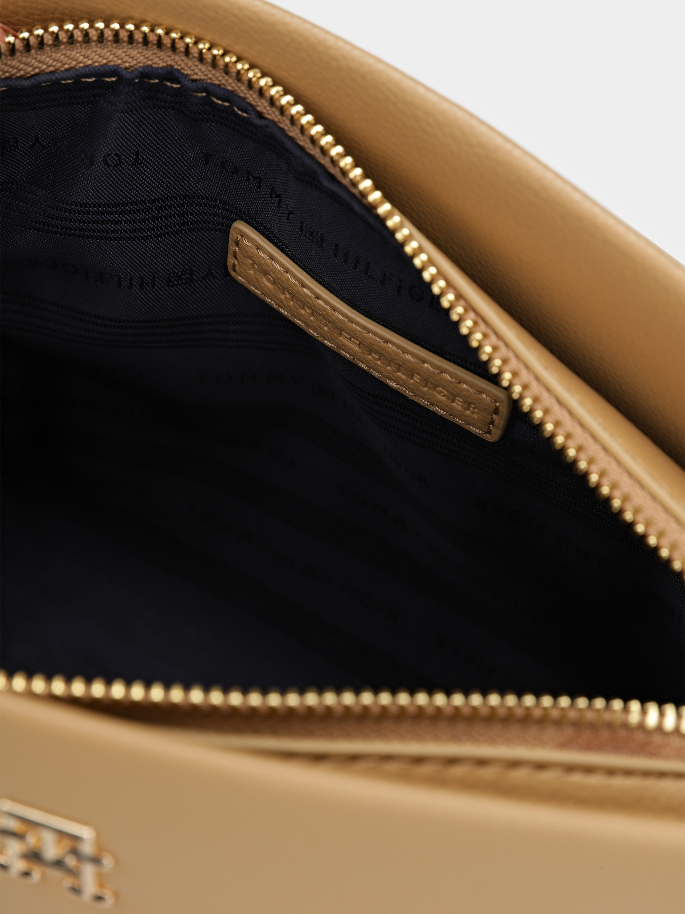 Сумка Tommy Hilfiger модель AW0AW17225-RBC Фото