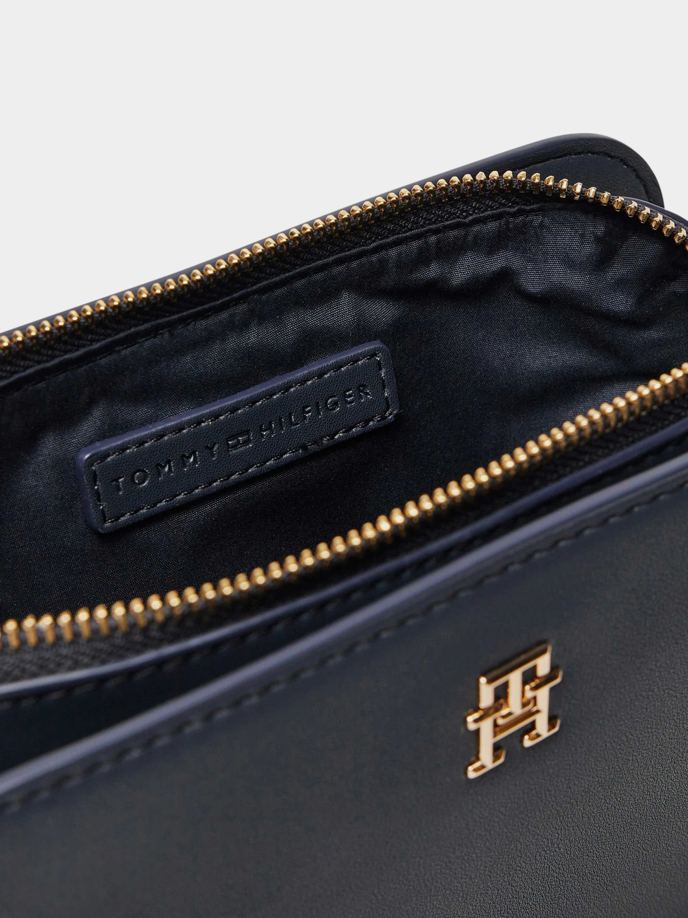 Кросс-боди Tommy Hilfiger модель AW0AW17229-DW6 Фото