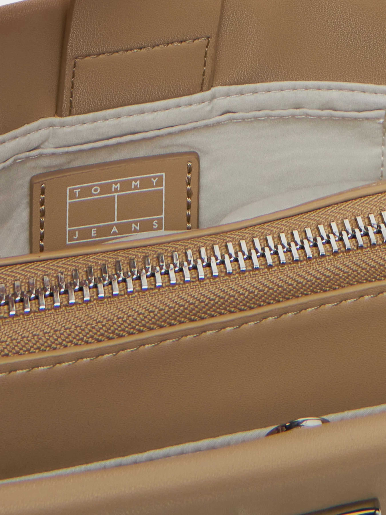 Хобо Tommy Hilfiger модель AW0AW17295-ACT Фото