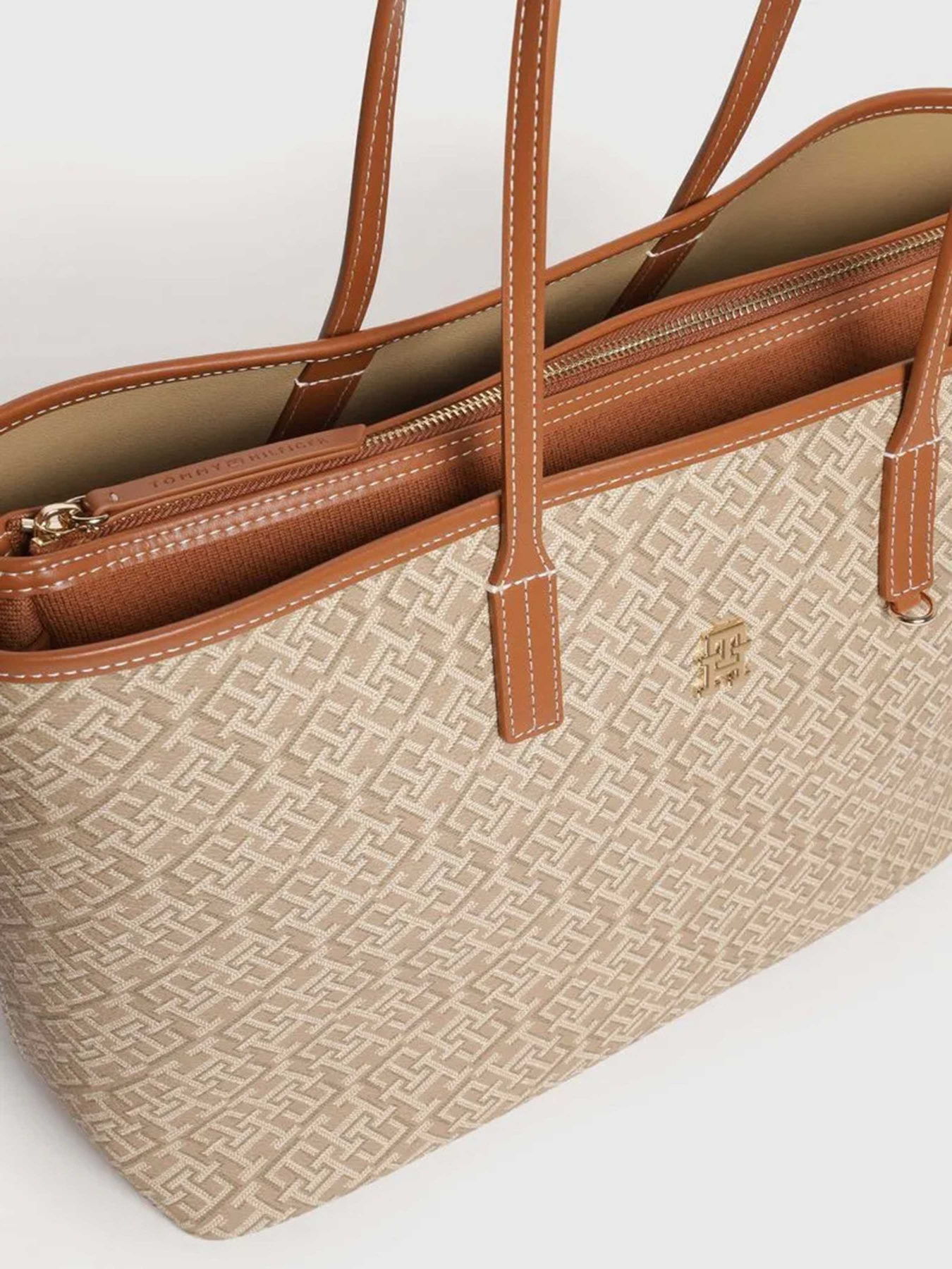 Шопер Tommy Hilfiger модель AW0AW17416-RBT Фото