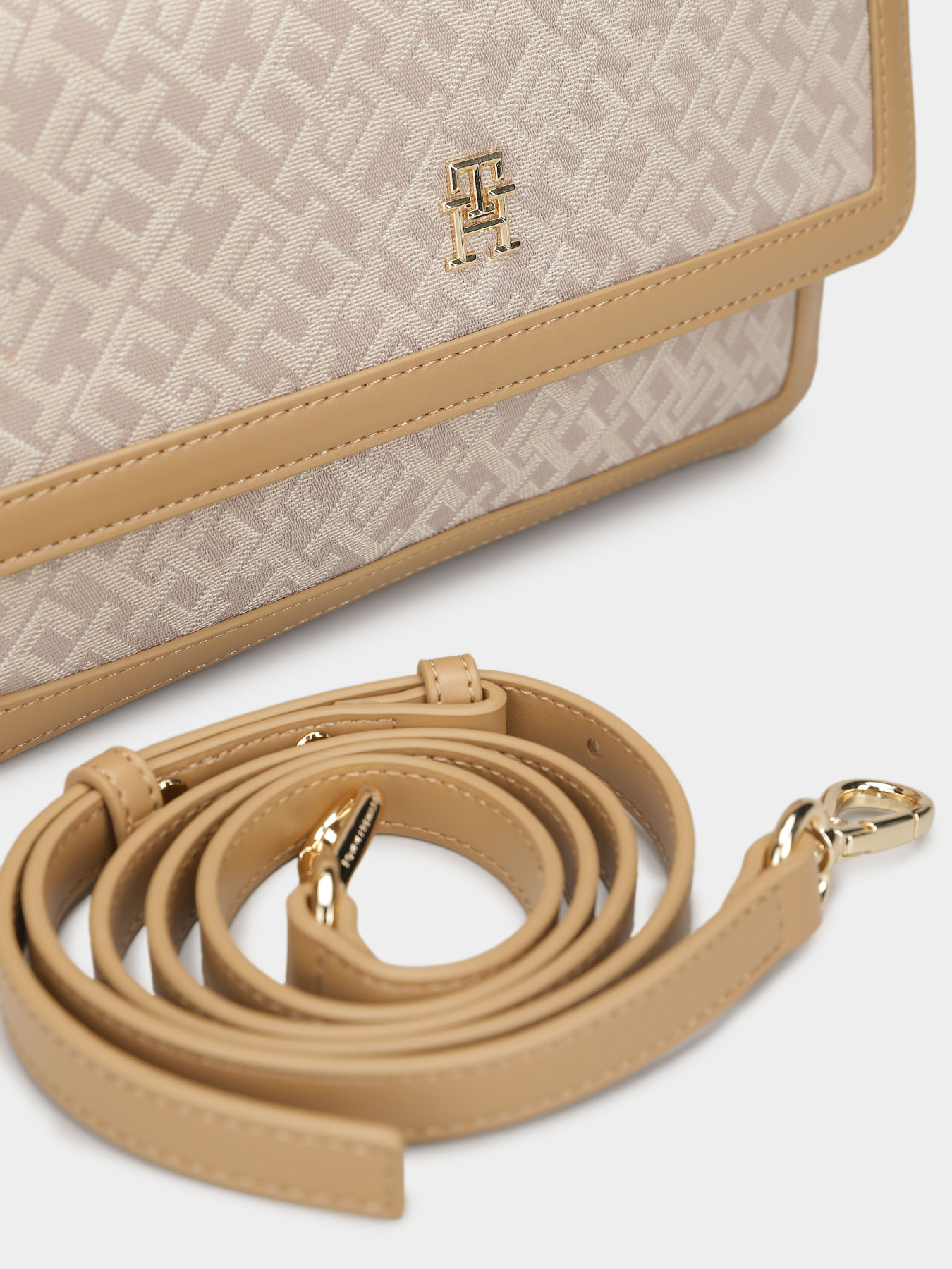 Крос-боді Tommy Hilfiger модель AW0AW17608-0I1 Фото