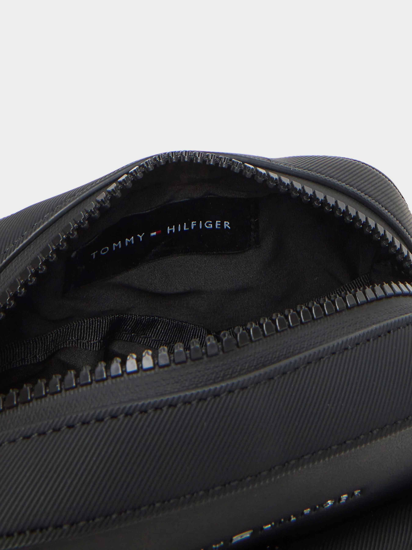 Мессенджер Tommy Hilfiger модель AM0AM13479-BDS Фото