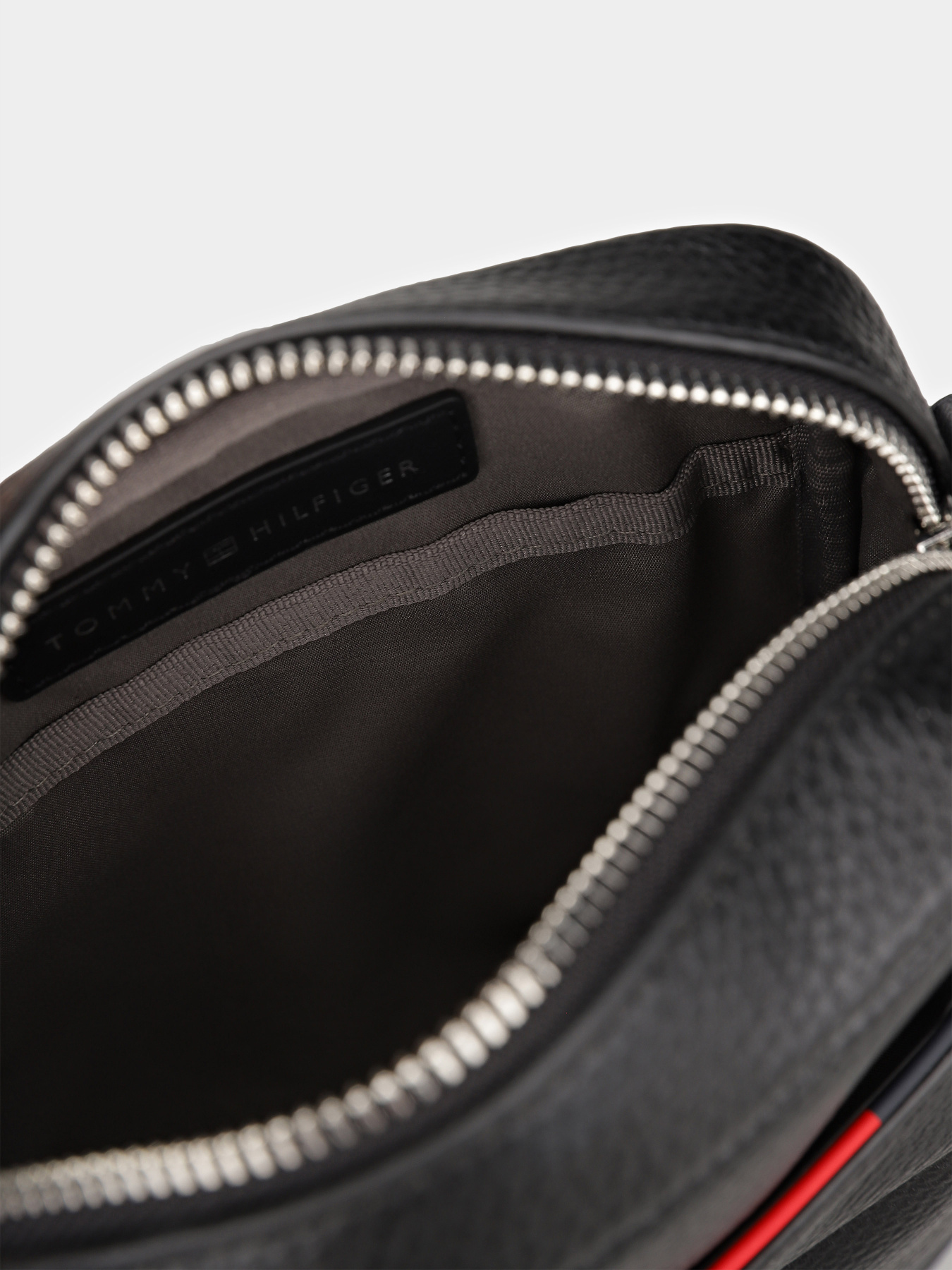 Мессенджер Tommy Hilfiger модель AM0AM13486-BDS Фото