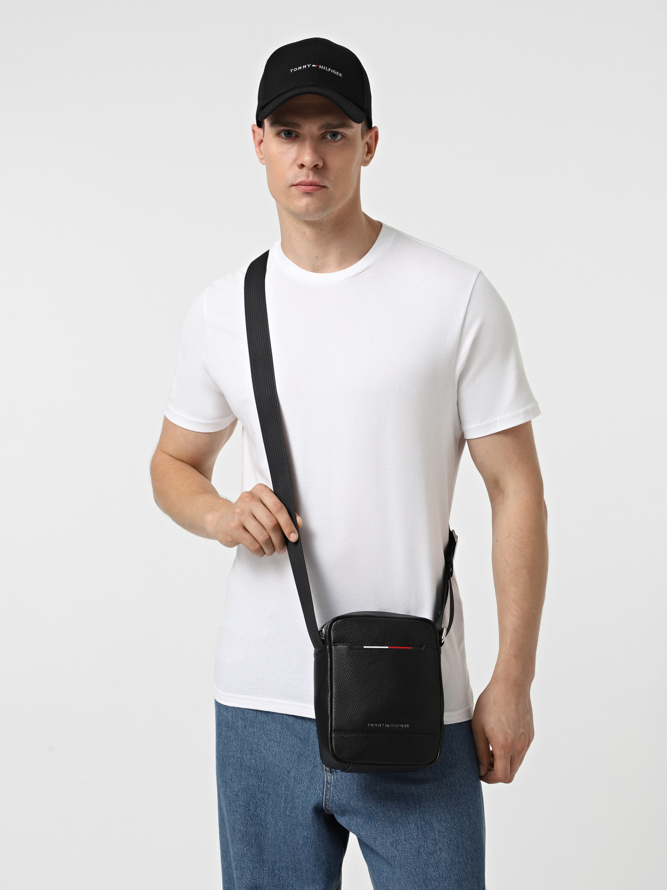 Мессенджер Tommy Hilfiger модель AM0AM13486-BDS Фото