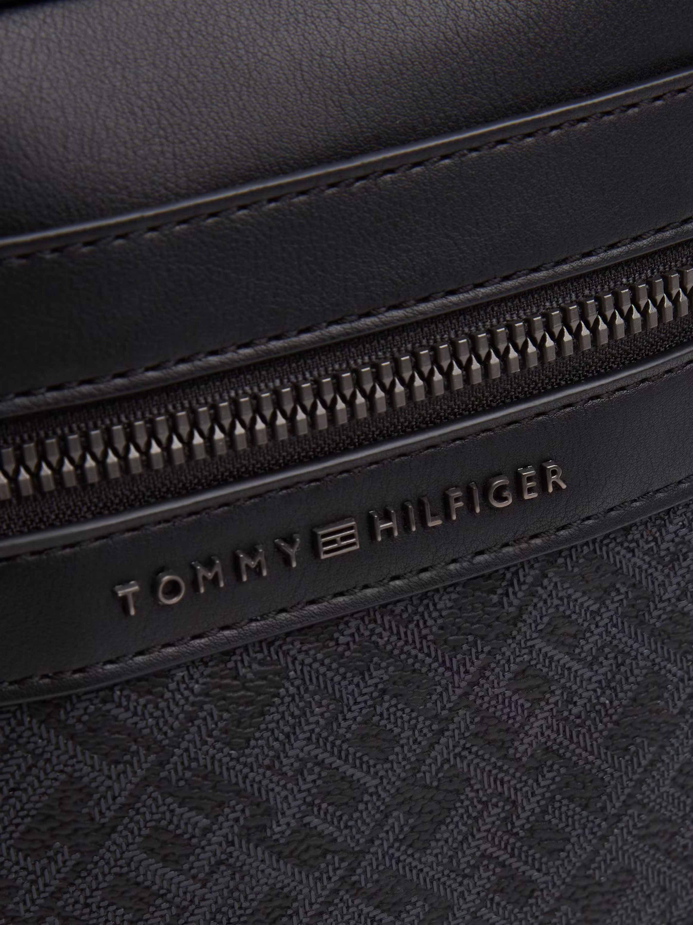 Мессенджер Tommy Hilfiger модель AM0AM13493-BDS Фото