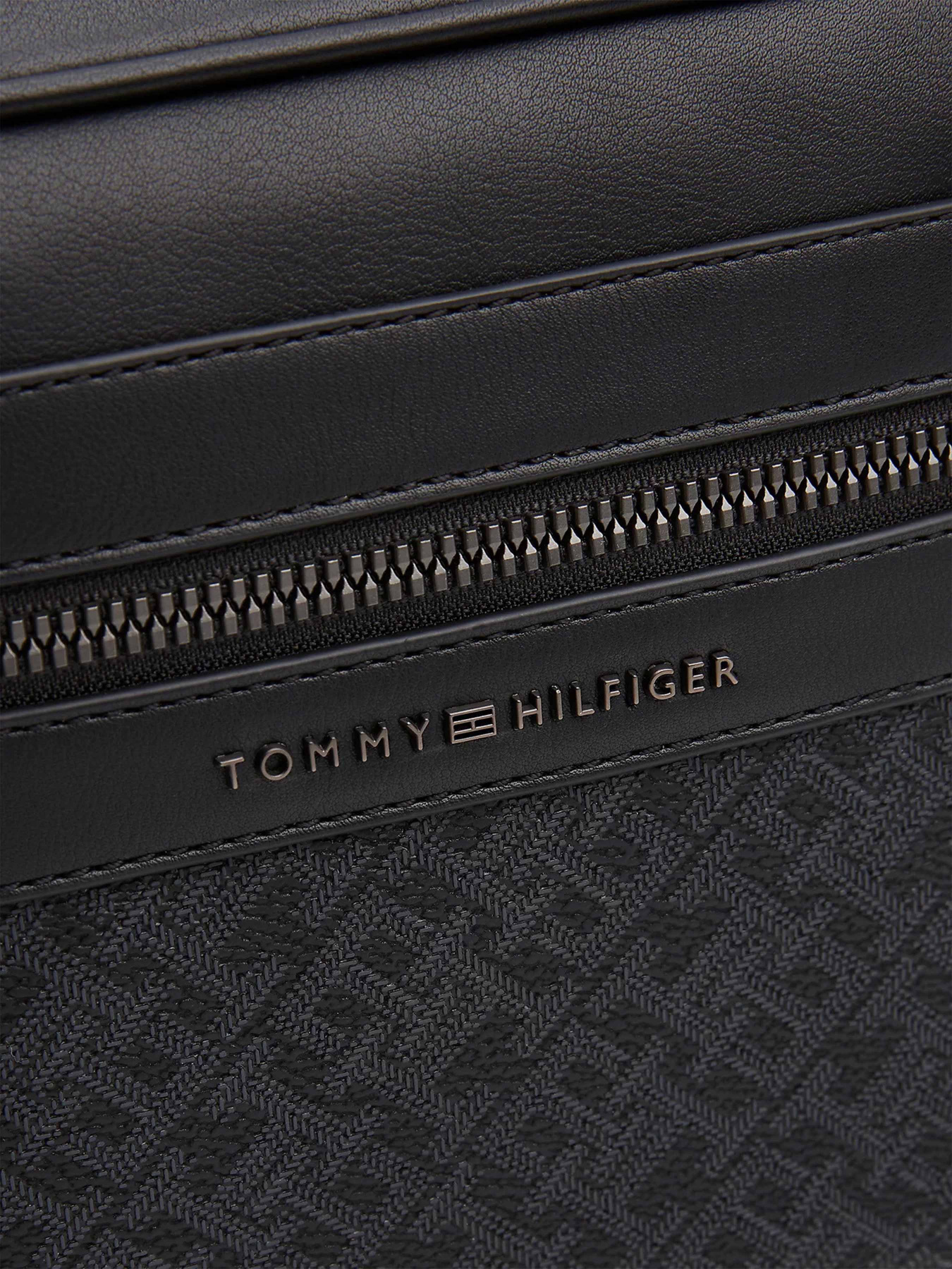 Мессенджер Tommy Hilfiger модель AM0AM13494-BDS Фото