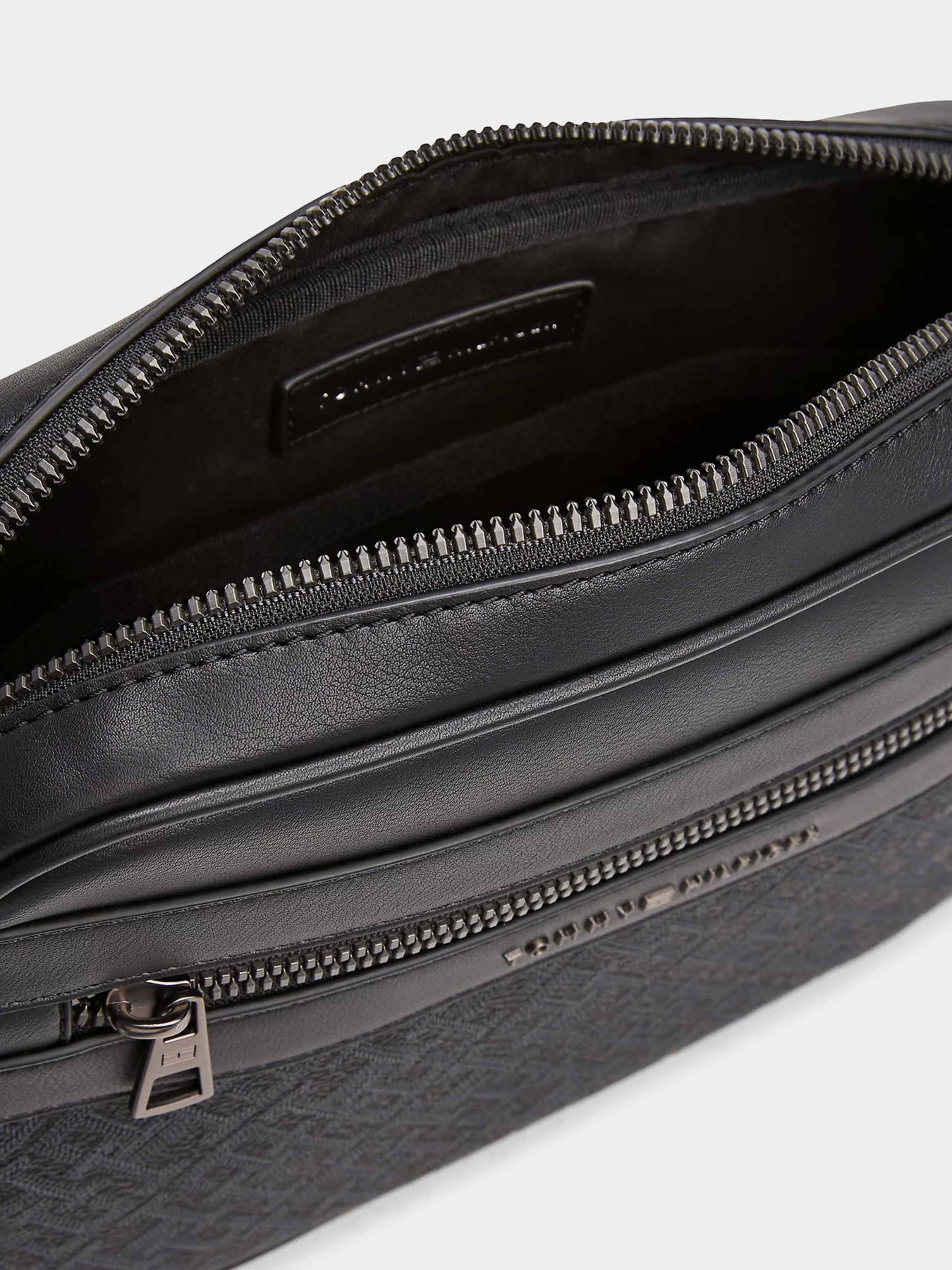 Мессенджер Tommy Hilfiger модель AM0AM13494-BDS Фото