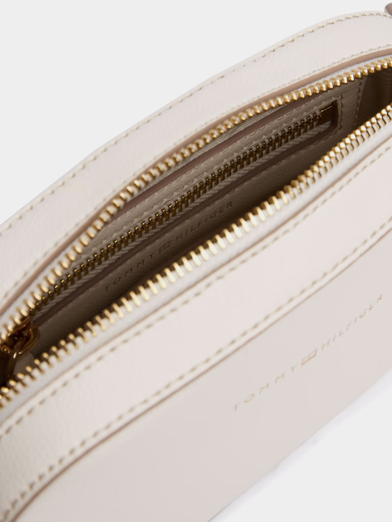 Крос-боді Tommy Hilfiger модель AW0AW17450-Z00 Фото