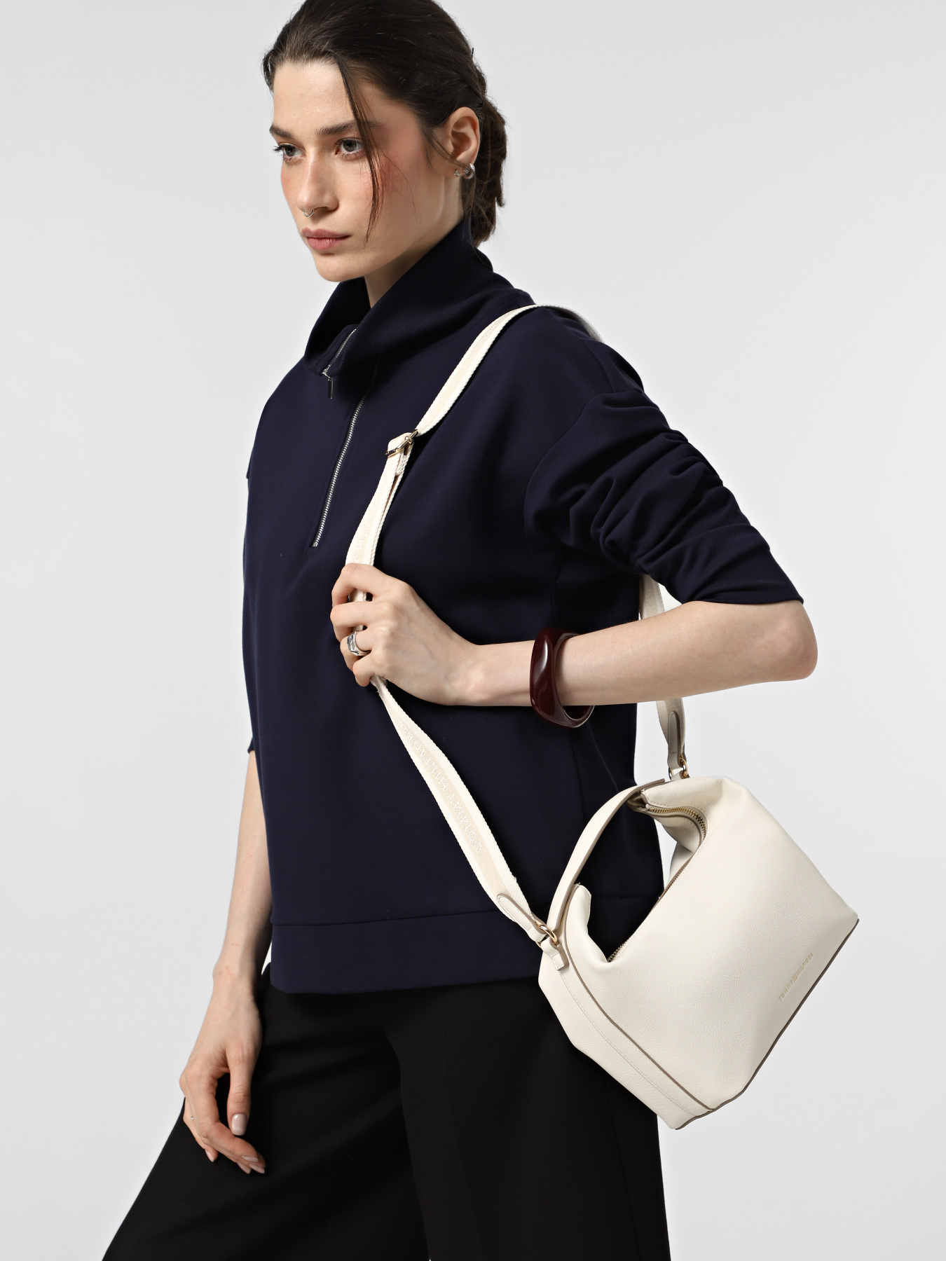 Сумка Tommy Hilfiger модель AW0AW17451-Z00 Фото