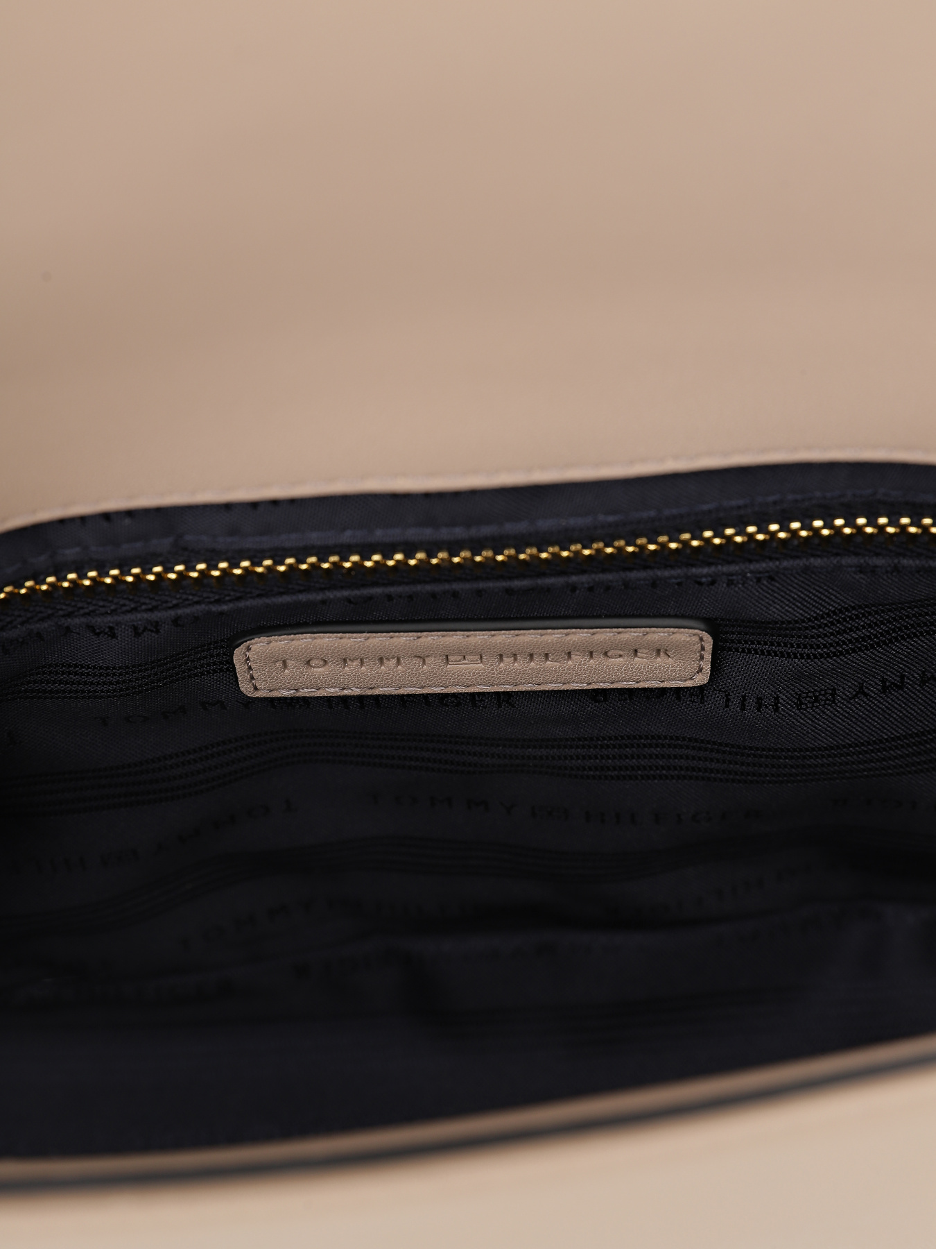 Кросс-боди Tommy Hilfiger модель AW0AW17454-AFE Фото