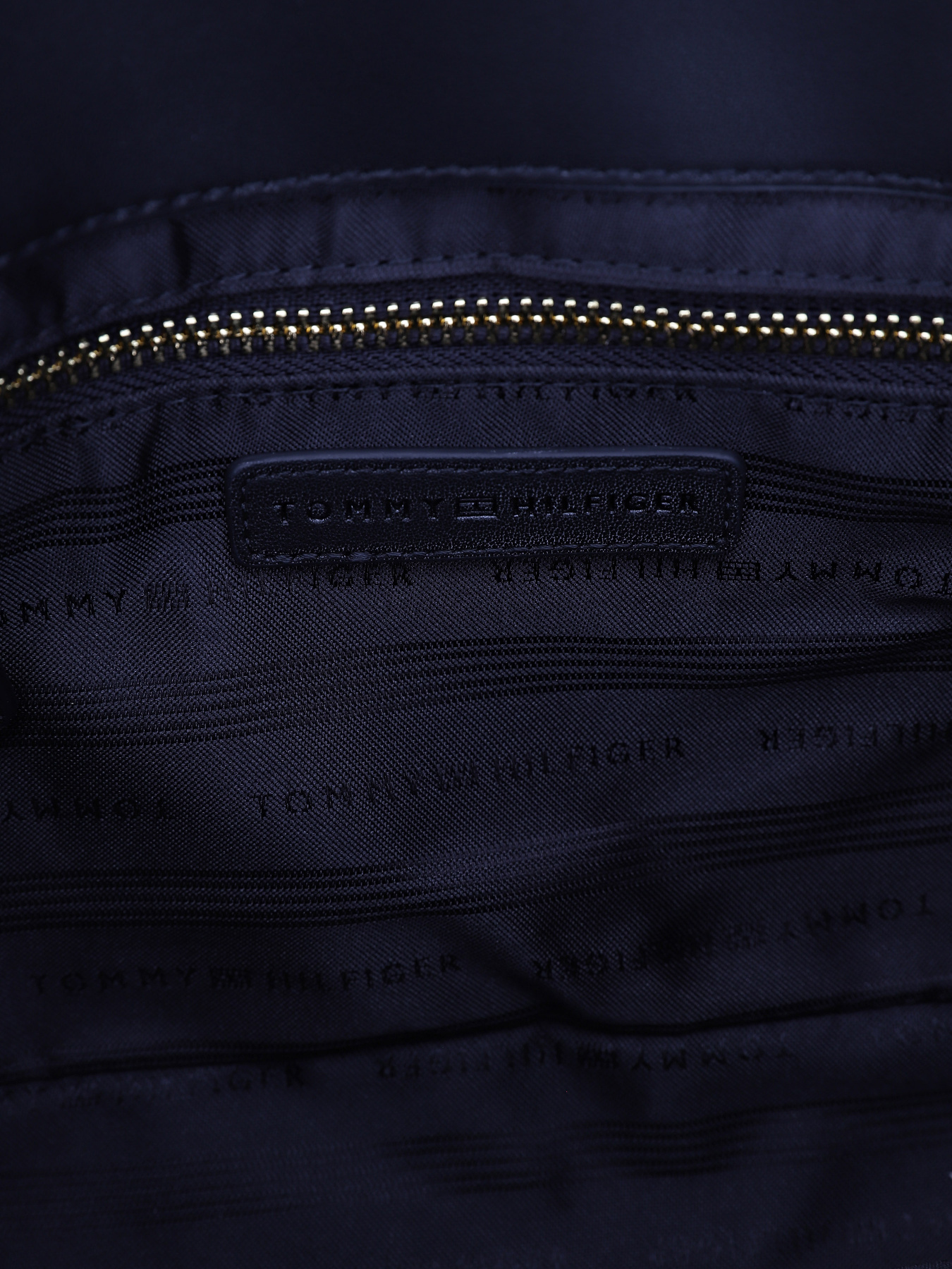 Кросс-боди Tommy Hilfiger модель AW0AW17454-BDS Фото