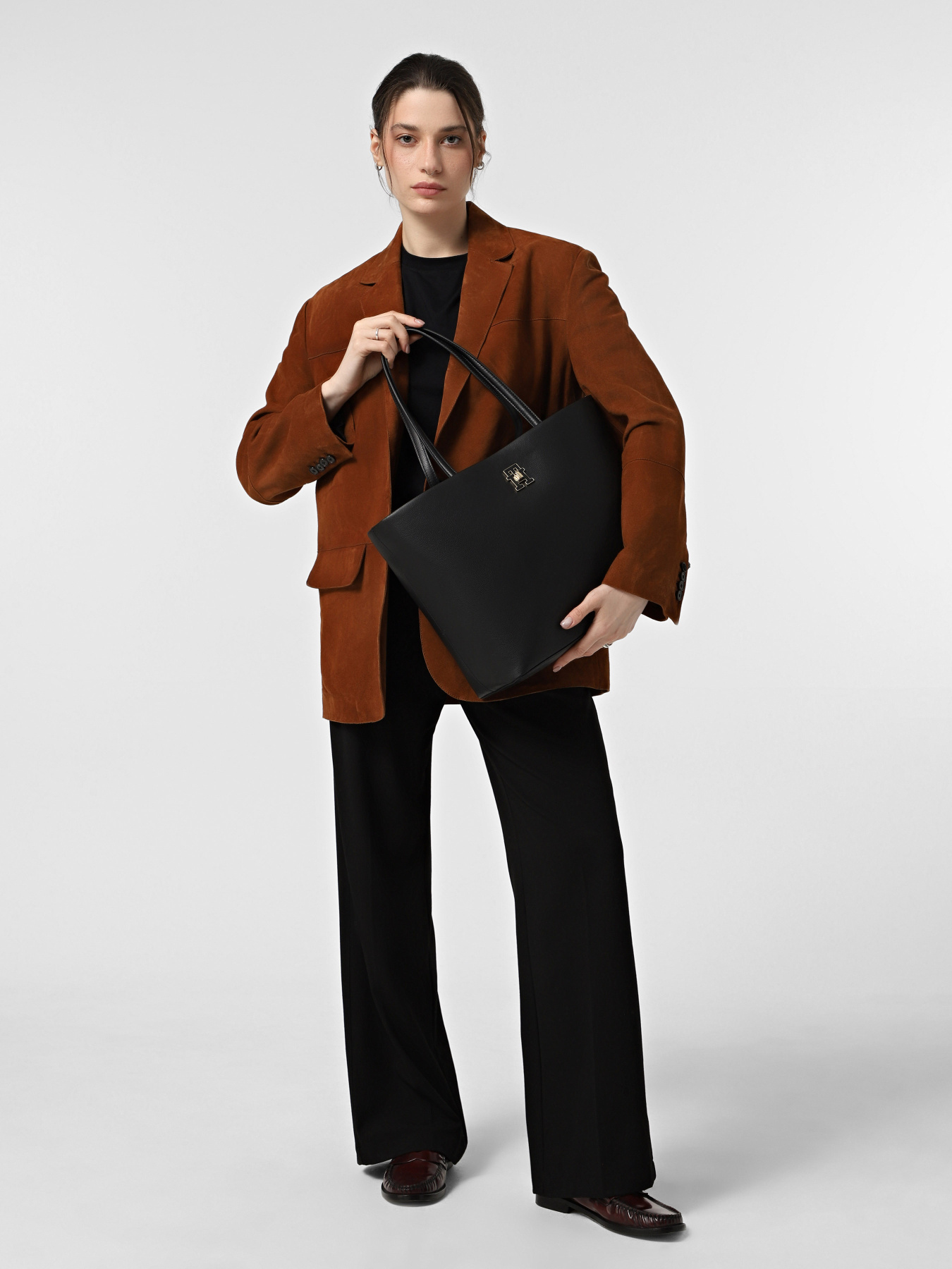 Сумка Tommy Hilfiger модель AW0AW17528-BDS Сумка Tommy Hilfiger модель AW0AW17528-BDS Фото