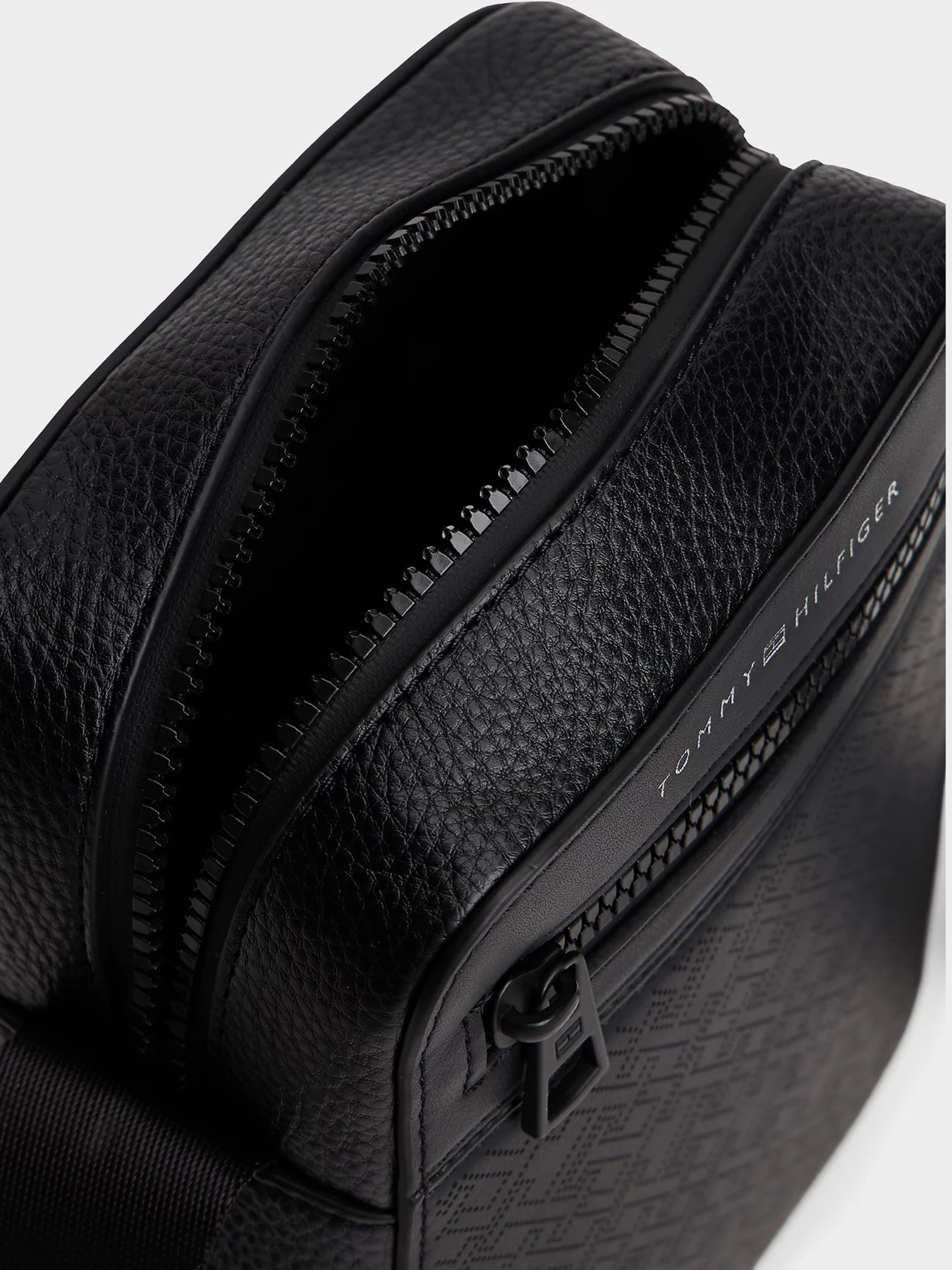 Мессенджер Tommy Hilfiger модель AM0AM13836-BDS Фото