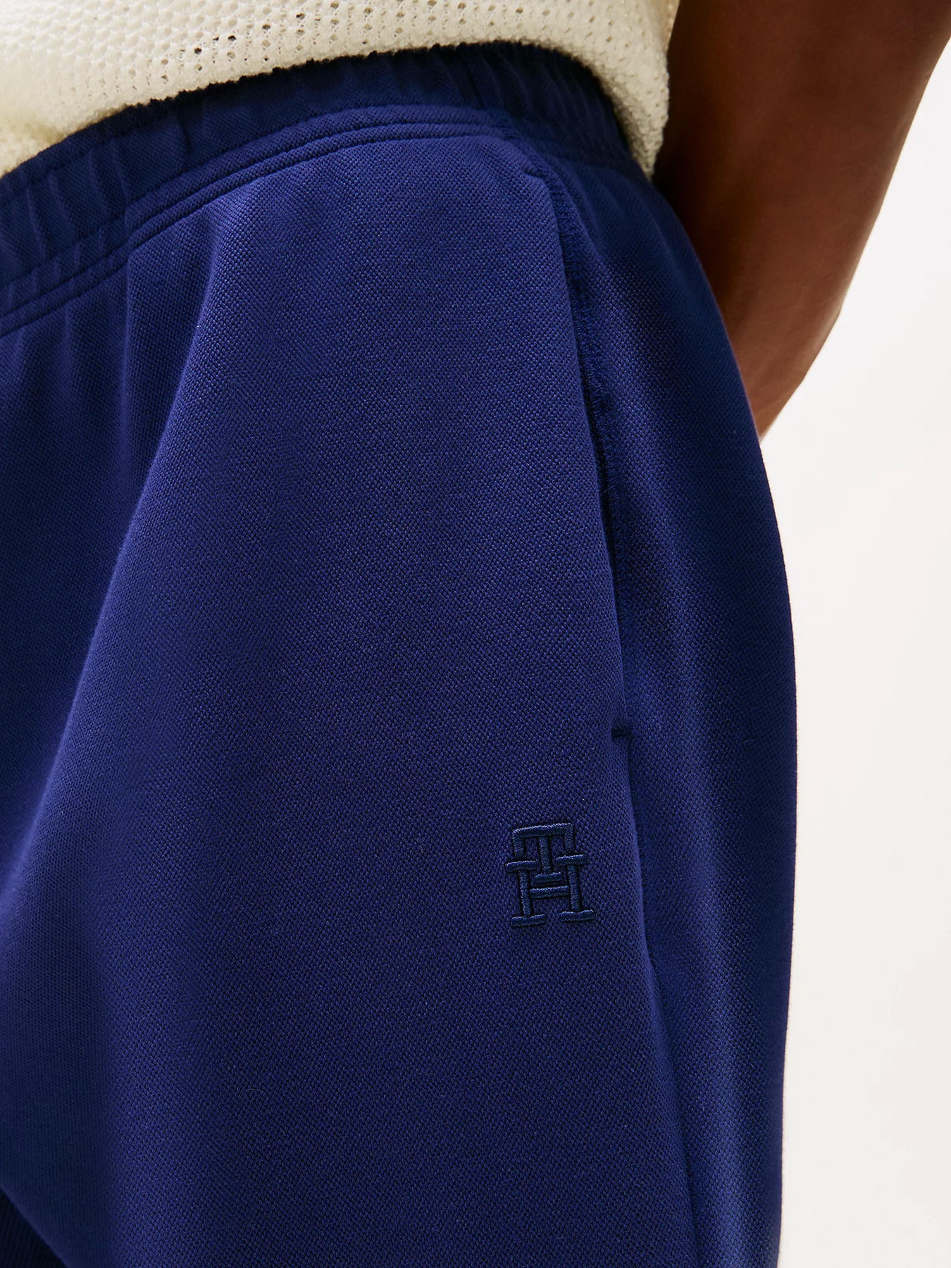 Джогери Tommy Hilfiger модель MW0MW39409-C7G Фото