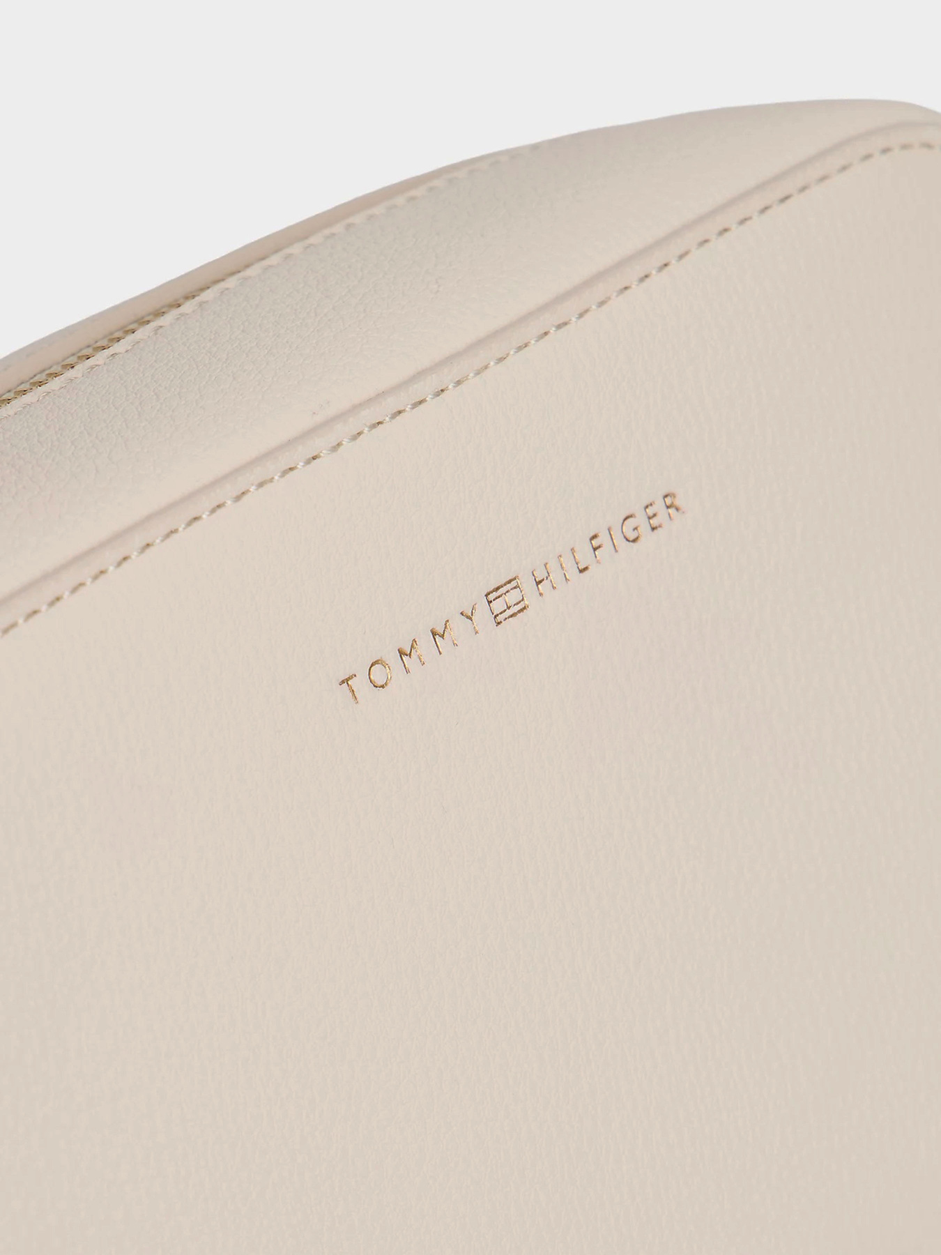 Кросс-боди Tommy Hilfiger TH LOGO CAMERA BAG модель AW0AW18115-AEO Кросс-боди Tommy Hilfiger TH LOGO CAMERA BAG модель AW0AW18115-AEO Фото