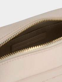 Кросс-боди Tommy Hilfiger TH LOGO CAMERA BAG модель AW0AW18115-AEO Кросс-боди Tommy Hilfiger TH LOGO CAMERA BAG модель AW0AW18115-AEO Фото