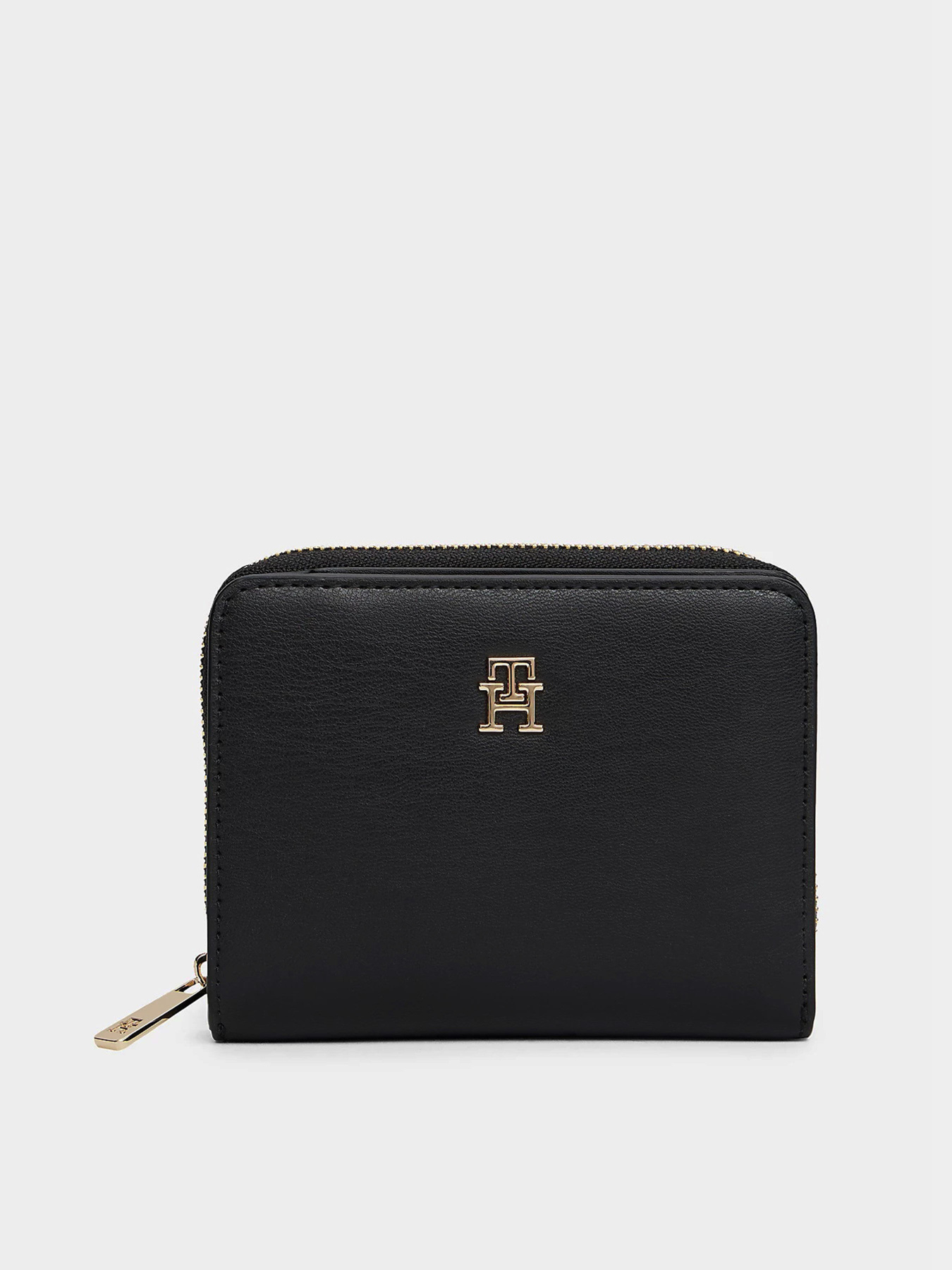 Кошелек Tommy Hilfiger TH ICON MED ZA FLAP модель AW0AW17742-BDS Кошелек Tommy Hilfiger TH ICON MED ZA FLAP модель AW0AW17742-BDS Фото