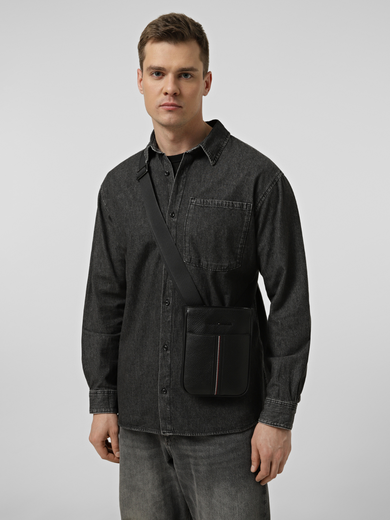 Мессенджер Tommy Hilfiger TH CENTRAL MINI CROSSOVER модель AM0AM14169-BDS Фото