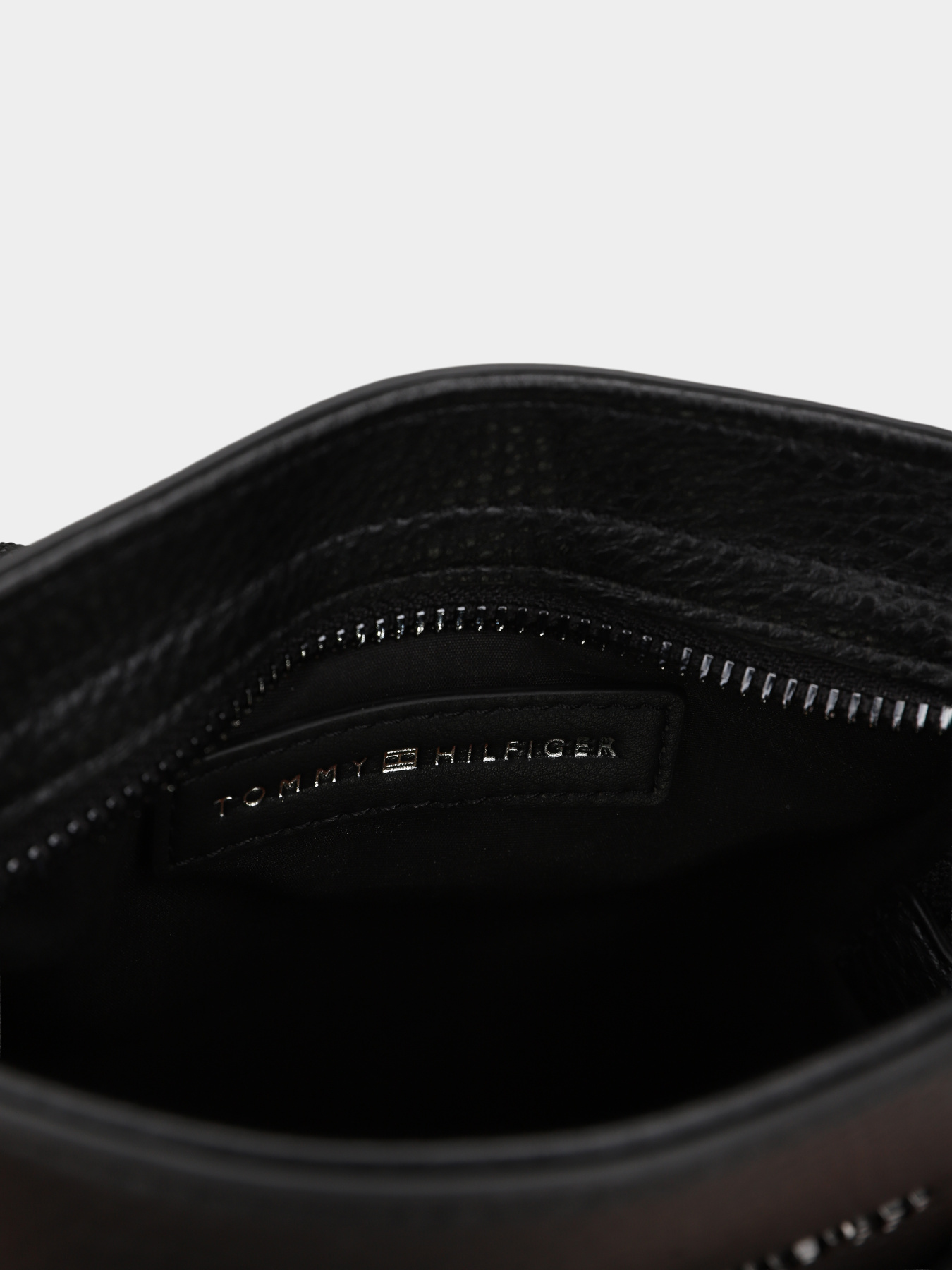 Мессенджер Tommy Hilfiger TH CENTRAL MINI CROSSOVER модель AM0AM14169-BDS Мессенджер Tommy Hilfiger TH CENTRAL MINI CROSSOVER модель AM0AM14169-BDS Фото