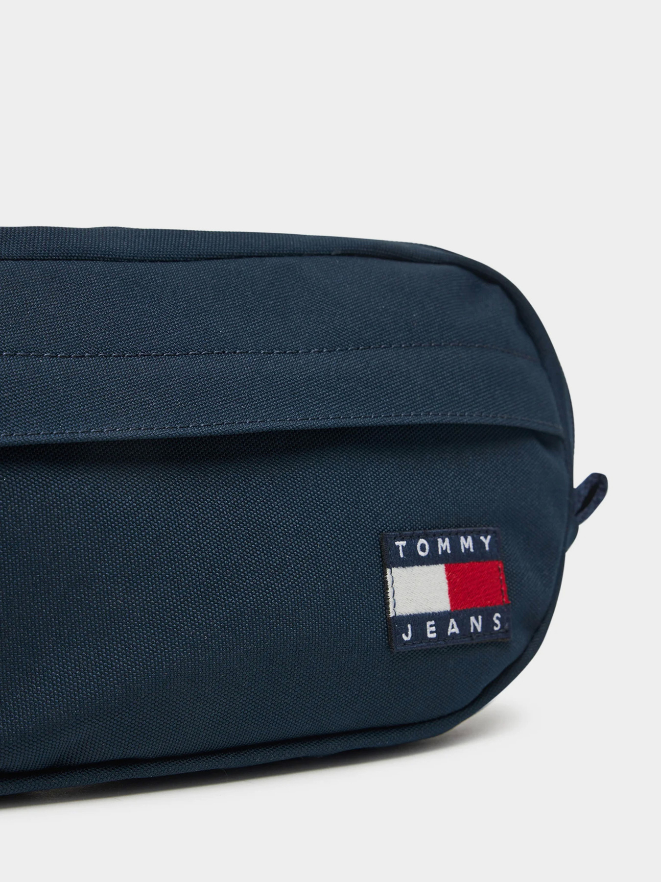 Сумки Tommy Hilfiger TJM ESS DAILY BUMBAG модель AM0AM13701-C1G Сумки Tommy Hilfiger TJM ESS DAILY BUMBAG модель AM0AM13701-C1G Фото