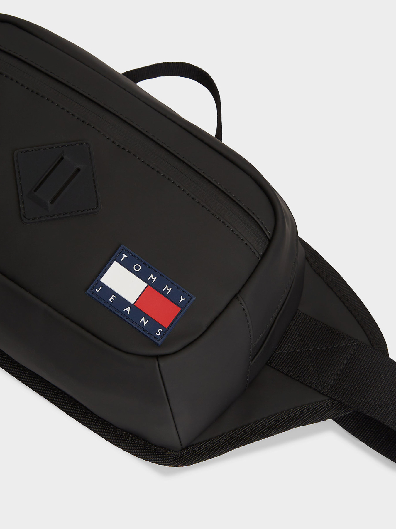 Сумки Tommy Hilfiger TJM DAILY ELEVATED BUMBAG модель AM0AM14215-BDS Фото