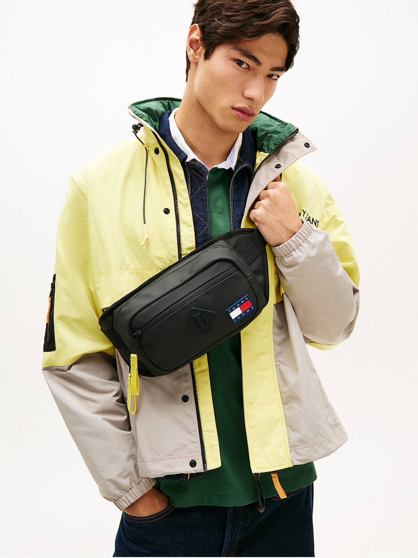 Сумки Tommy Hilfiger TJM DAILY ELEVATED BUMBAG модель AM0AM14215-BDS Фото