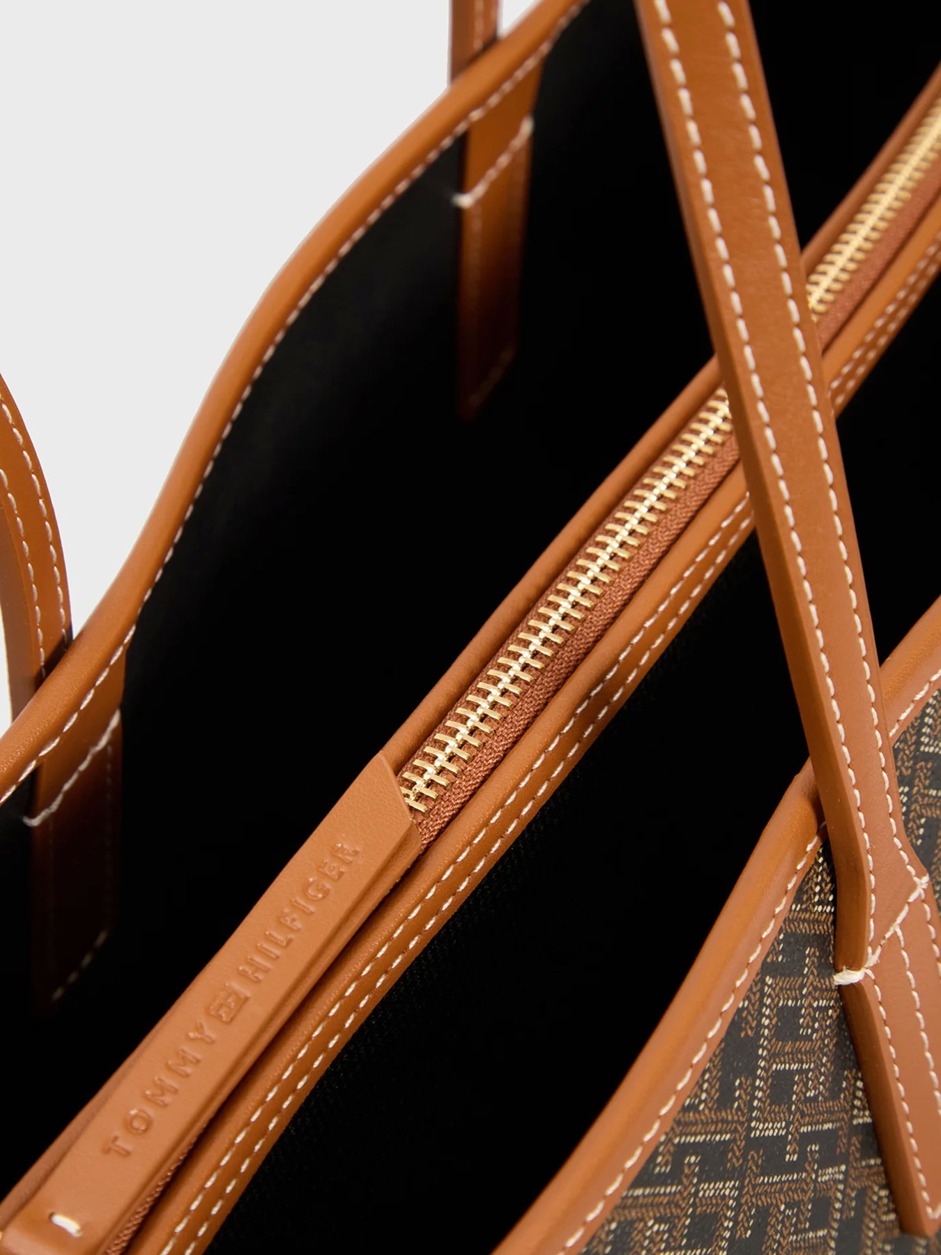 Шопер Tommy Hilfiger TH MONOPLAY TOTE LE модель AW0AW17416-0F4 Фото